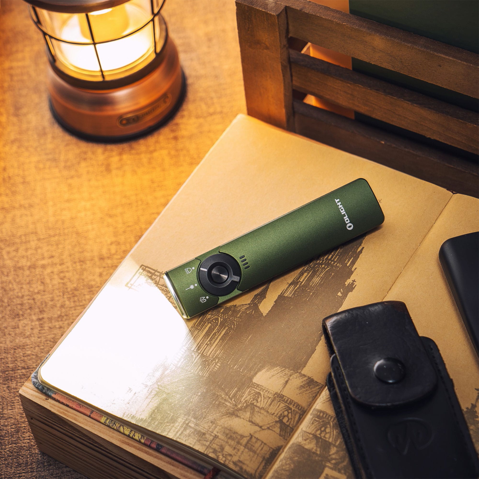 Olight Arkfeld Pro UV Cool White zseblámpa lézermutatóval OD Green - 1300 lumen