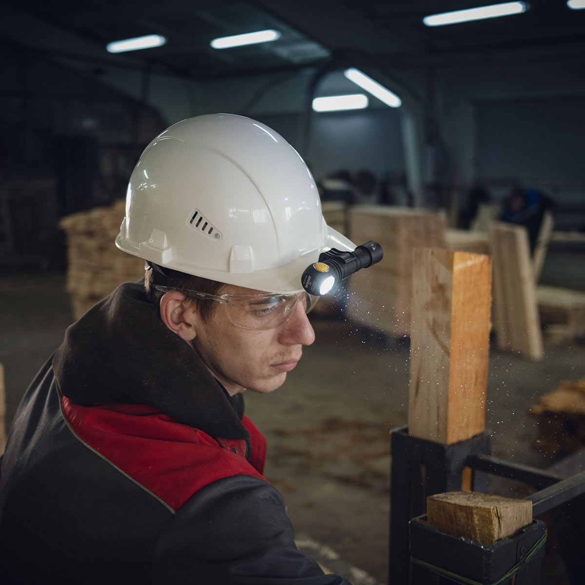 Armytek Wizard C2 Magnet USB fej- és derékszögű lámpa Warm - 1120 lumen