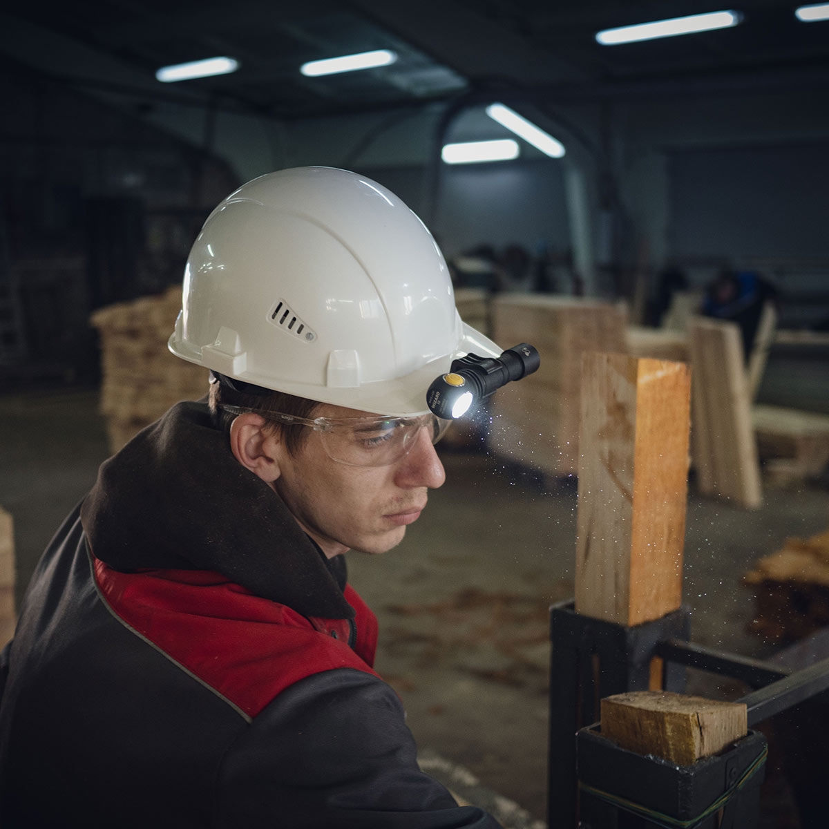 Armytek Wizard C2 Magnet USB White fej- és derékszögű lámpa- 1200 lumen