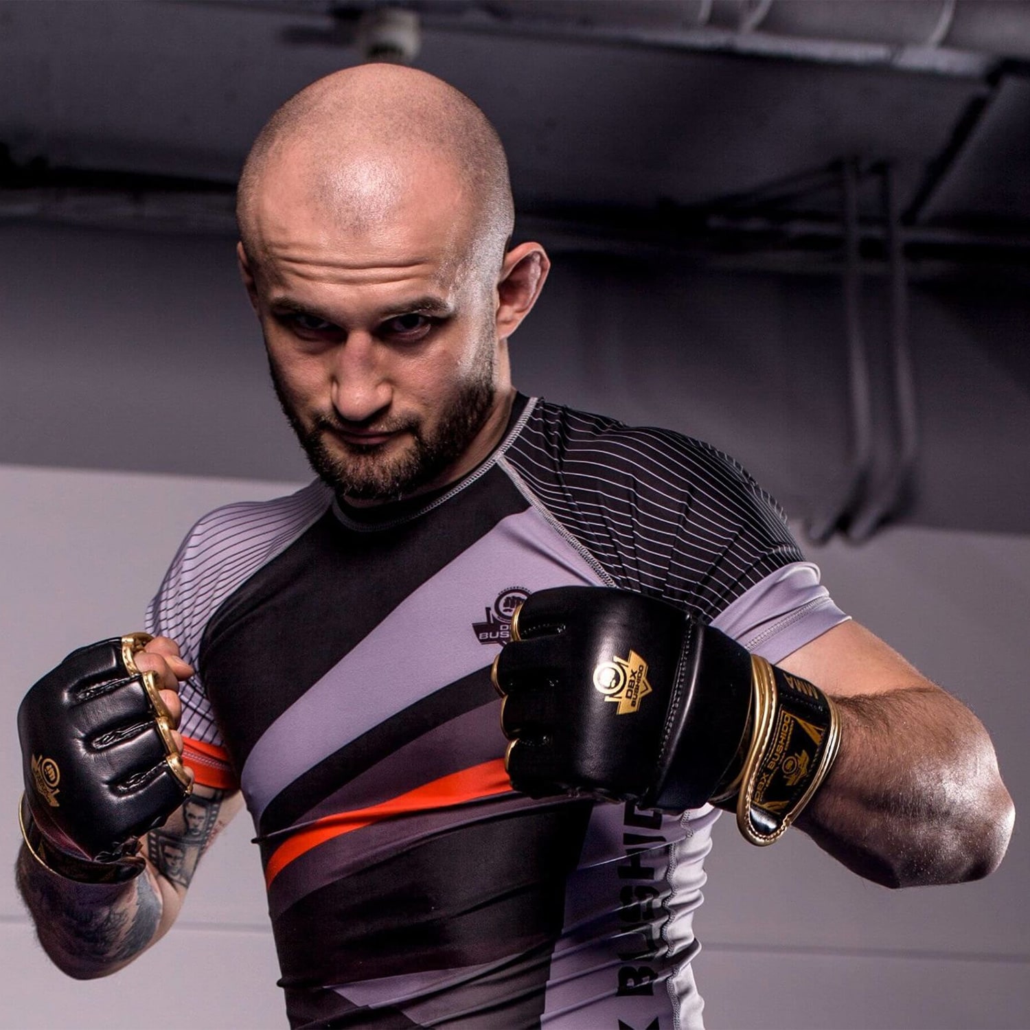 DBX Bushido E1V8 MMA kesztyű - Fekete/arany