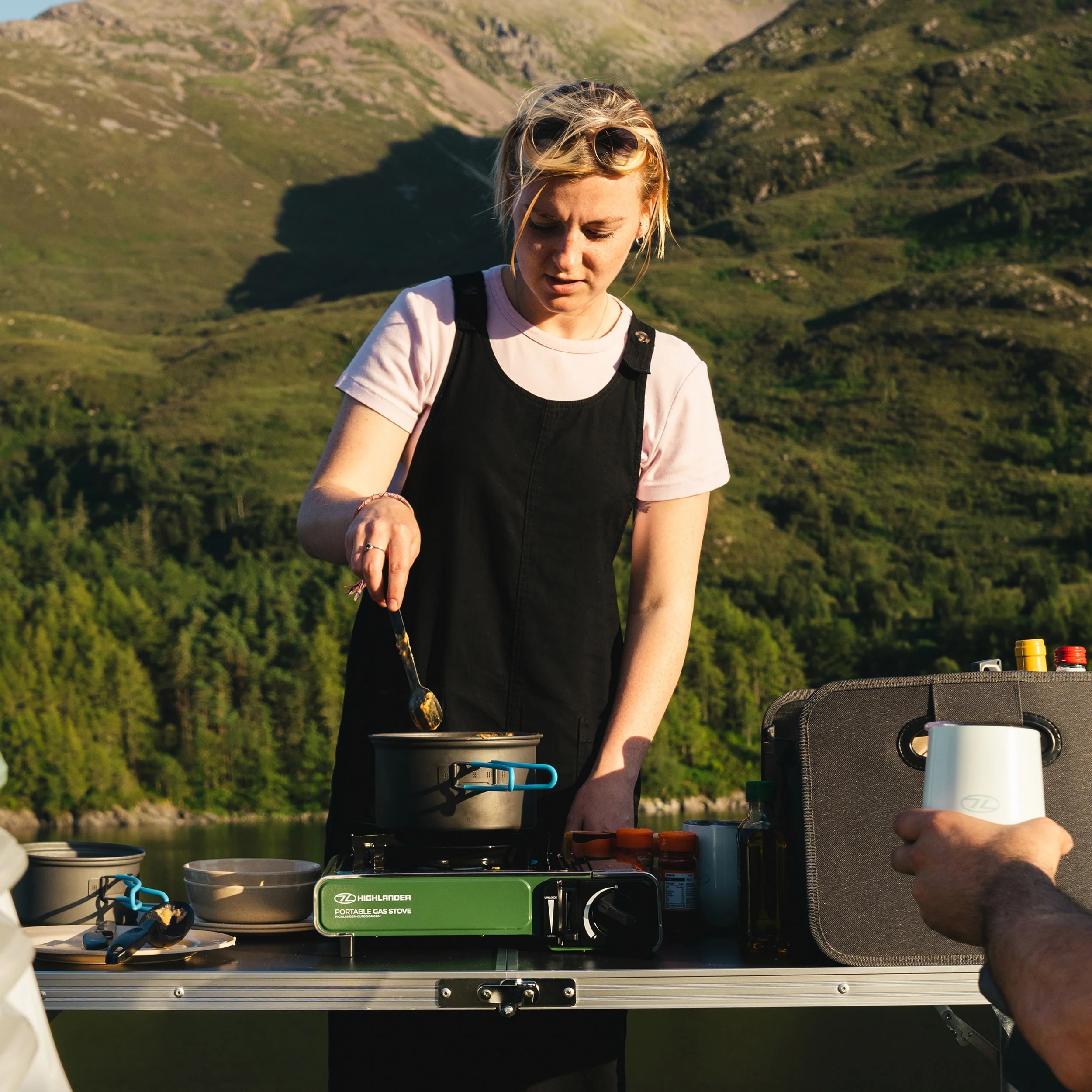 Highlander Outdoor Portable Gas Stove kempingtűzhely - Green