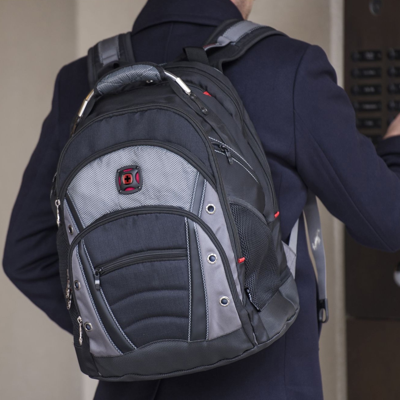 Wenger Synergy hátizsák 26 l - Black/Grey