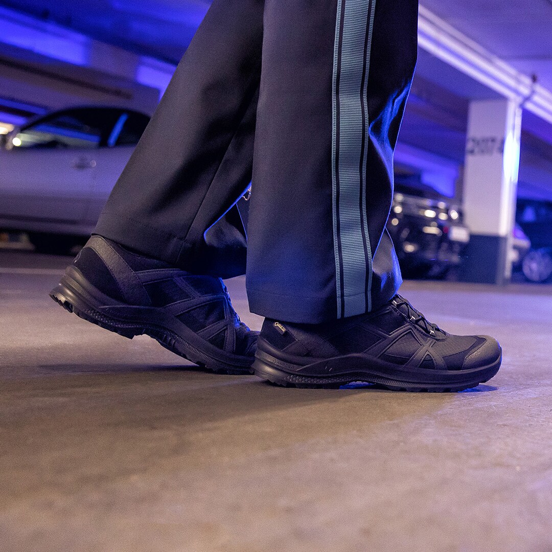 Haix Black Eagle Athletic 2.1 GTX Low cipő - Black