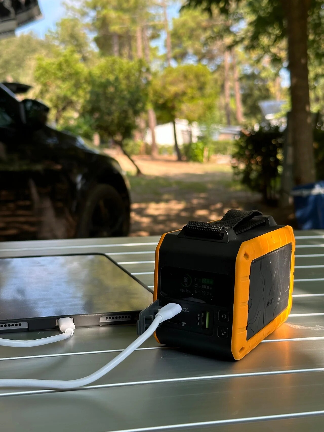 Xtorm Rugged Flashlight powerbank 40000 mAh 100 W
