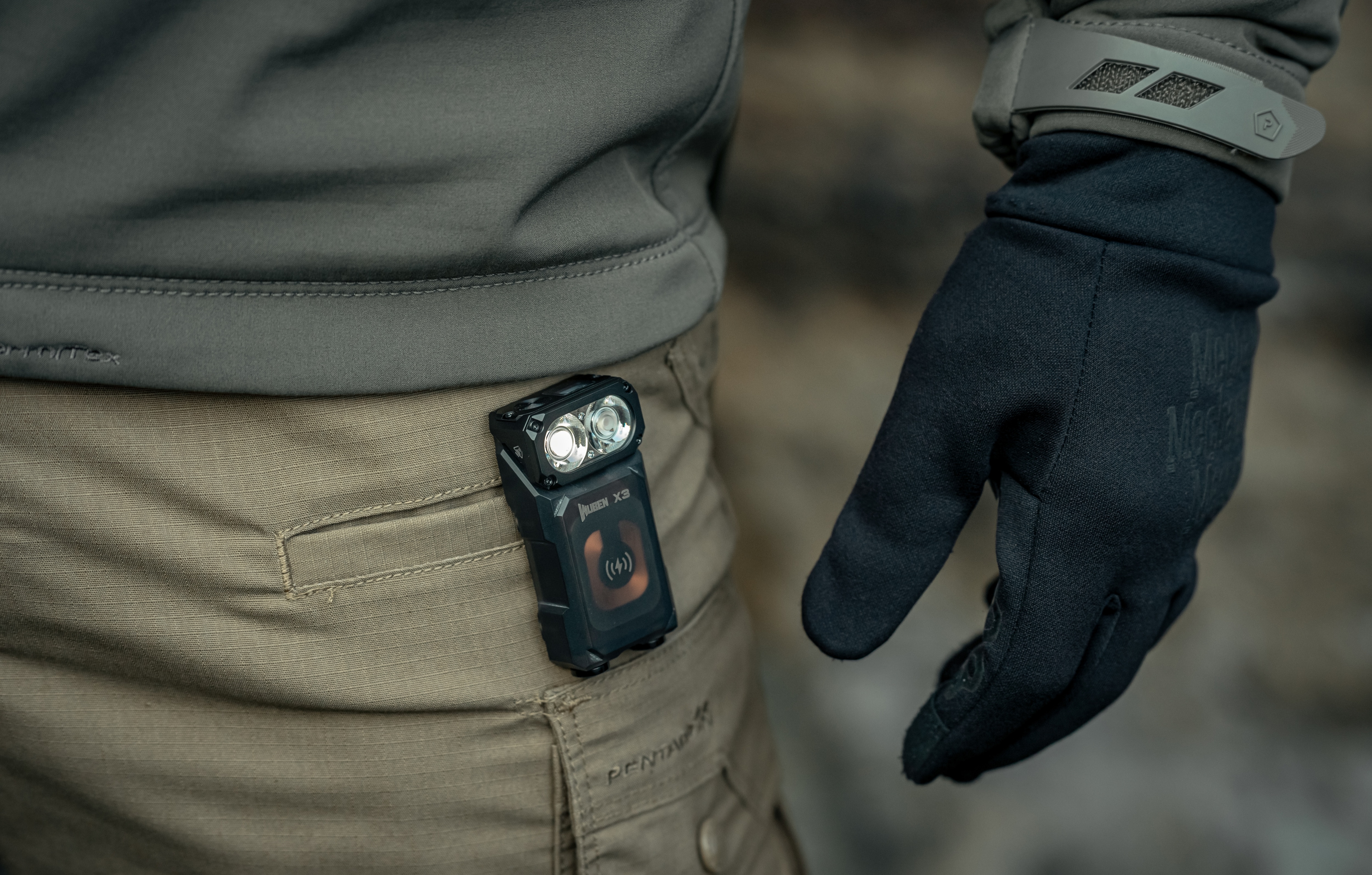 Wuben X3 Pro zseblámpa Black + Aluminum Charging Box - 700 lumen