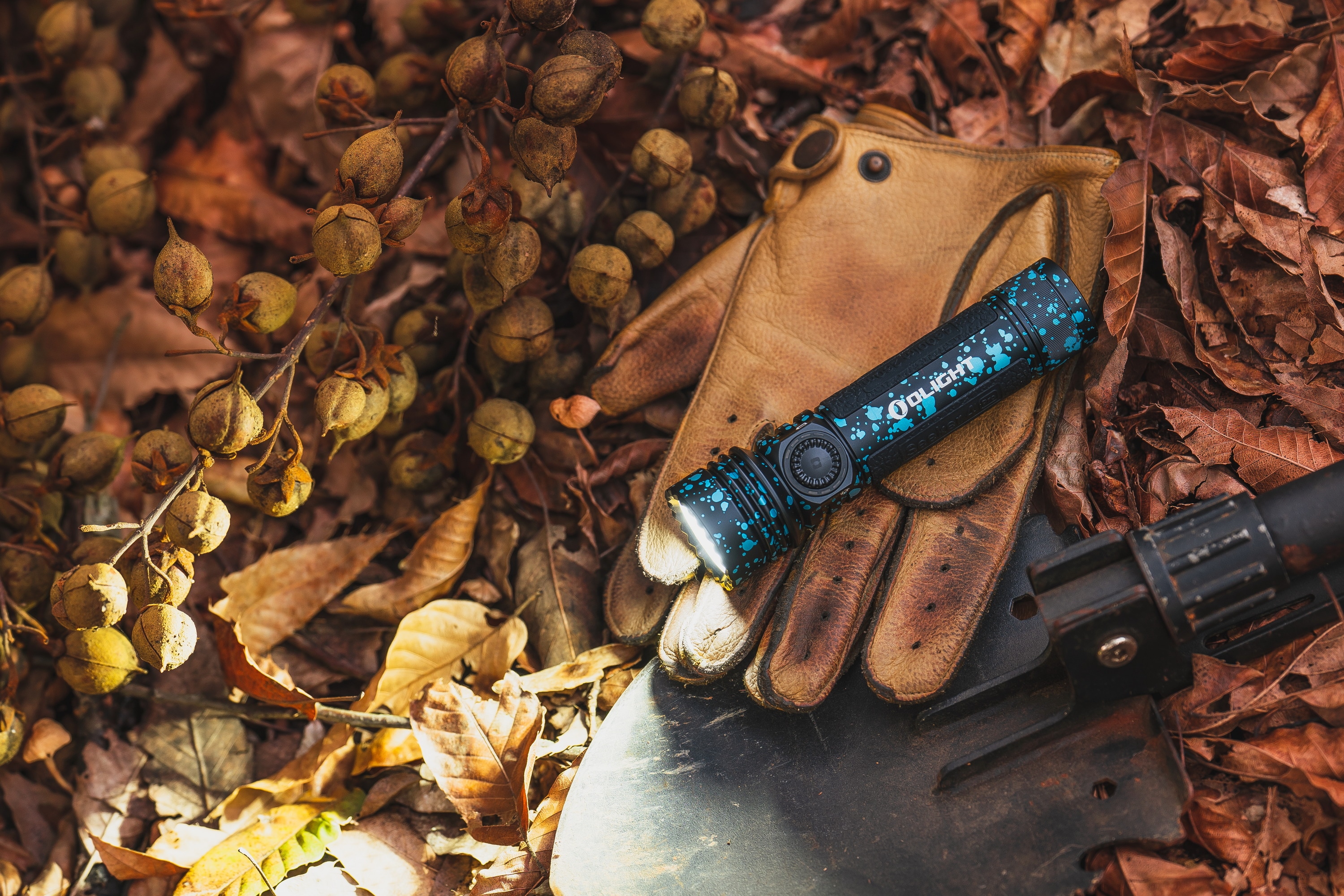 Olight Seeker 4 Pro Cool White taktikai keresőlámpa Deep Ocean - 4600 lumen