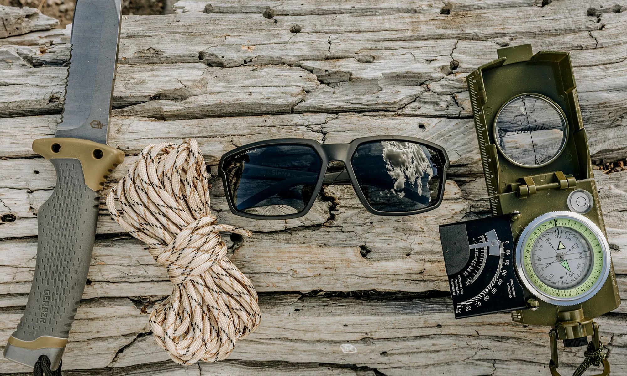 Wiley X Sierra taktikai szemüveg - Captivate Polarized Black Mirror/Matte Black