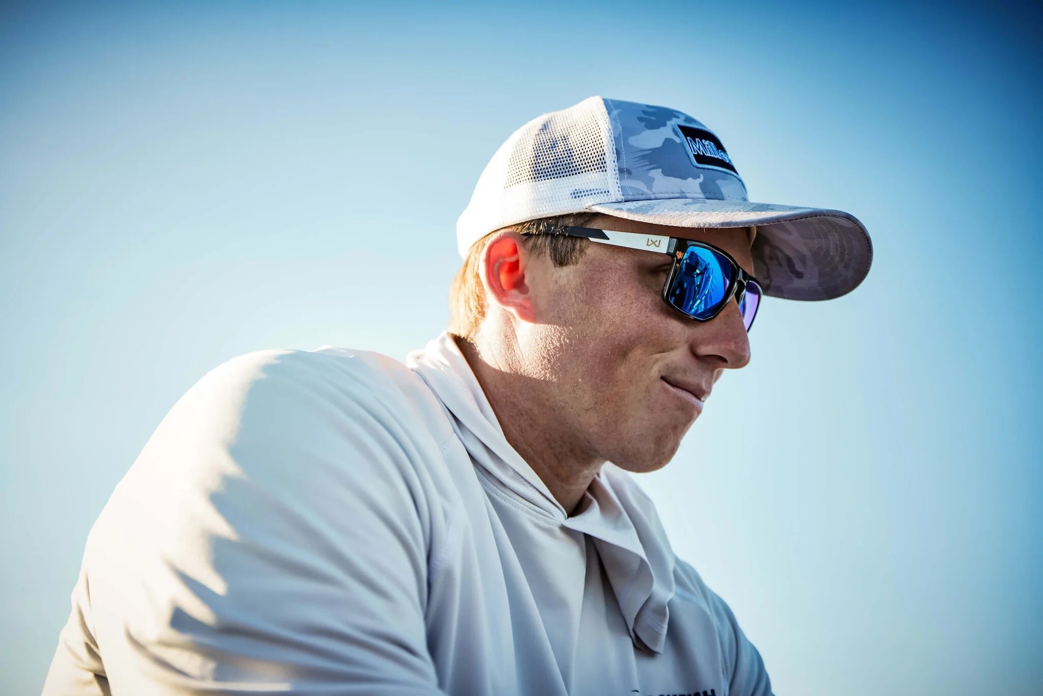 Wiley X Apex taktikai szemüveg - Captivate Polarized Blue Mirror/Gloss Black