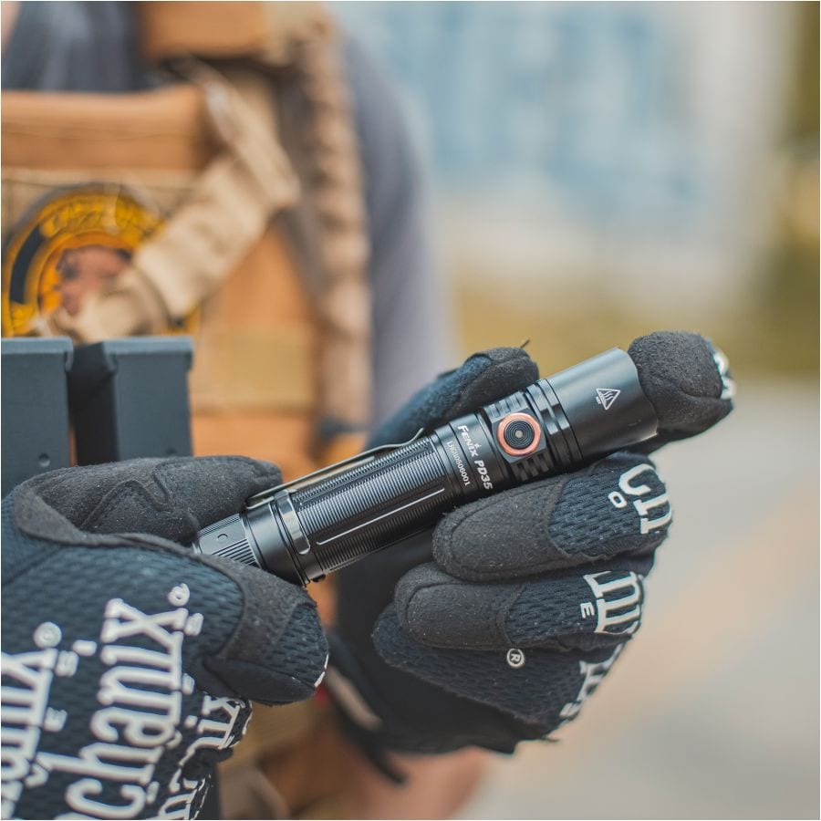 Fenix PD35 V3.0 Black zseblámpa - 1700 lumen