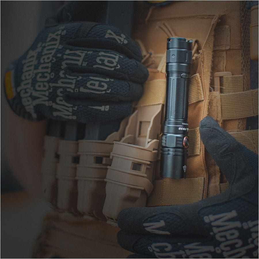 Fenix PD35 V3.0 Black zseblámpa - 1700 lumen