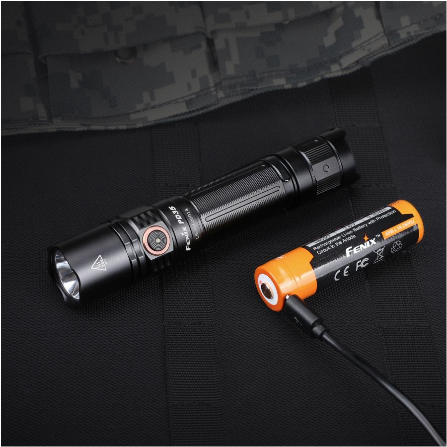 Fenix PD35 V3.0 Black zseblámpa - 1700 lumen