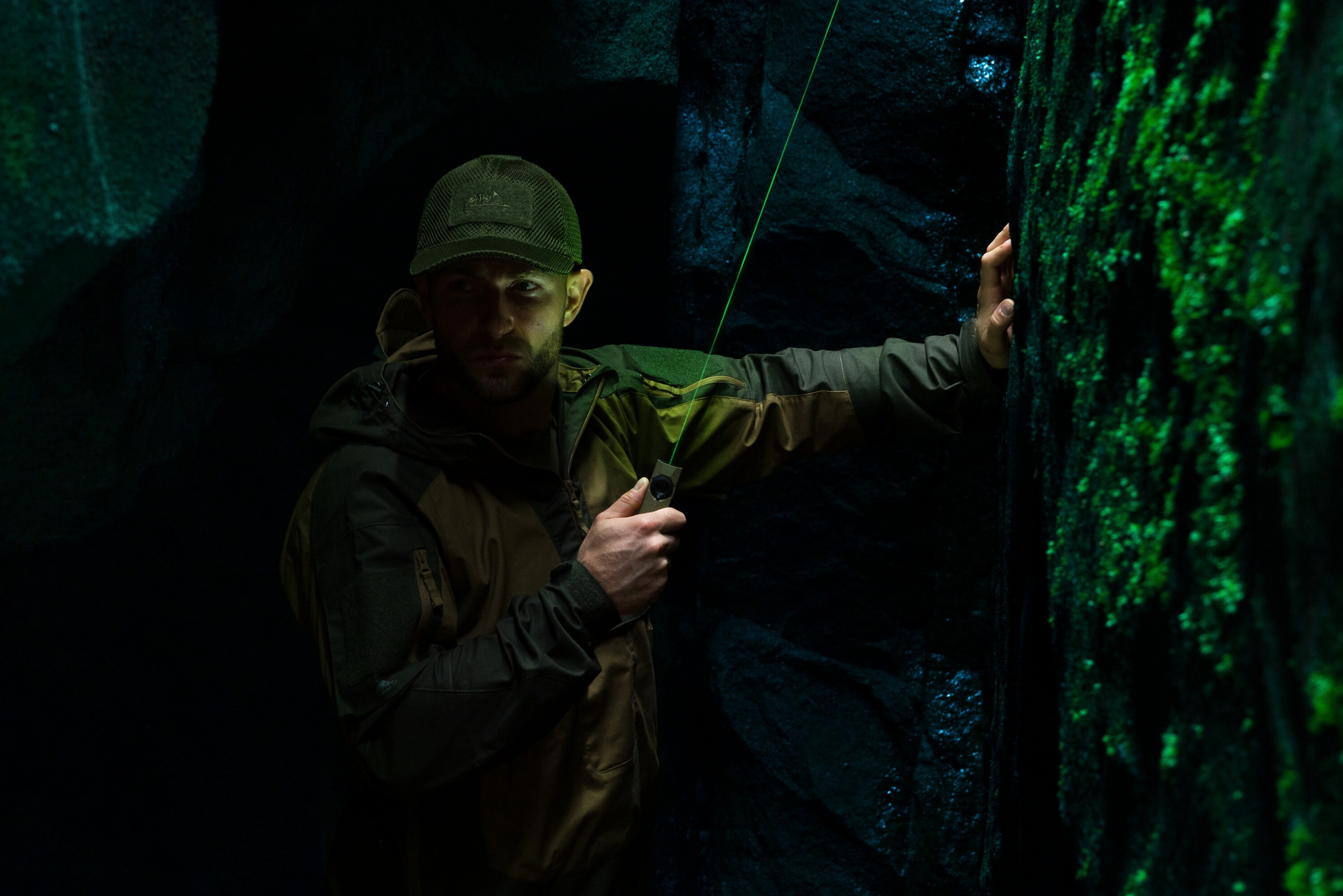 Olight ArkPro Ultra Class 1 Cool White zseblámpa Olive Green - 1700 lumen