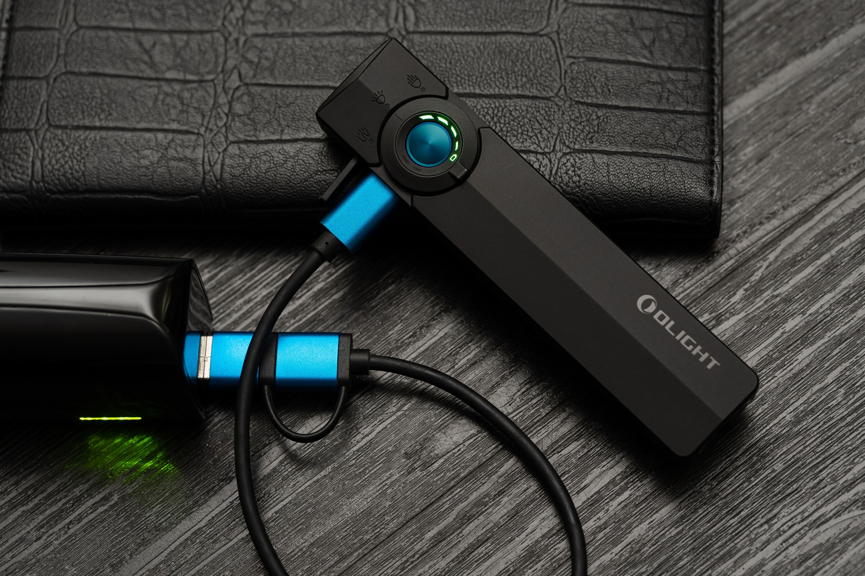 Olight ArkPro Class 1 Cool White zseblámpa Matte Black - 1500 lumen