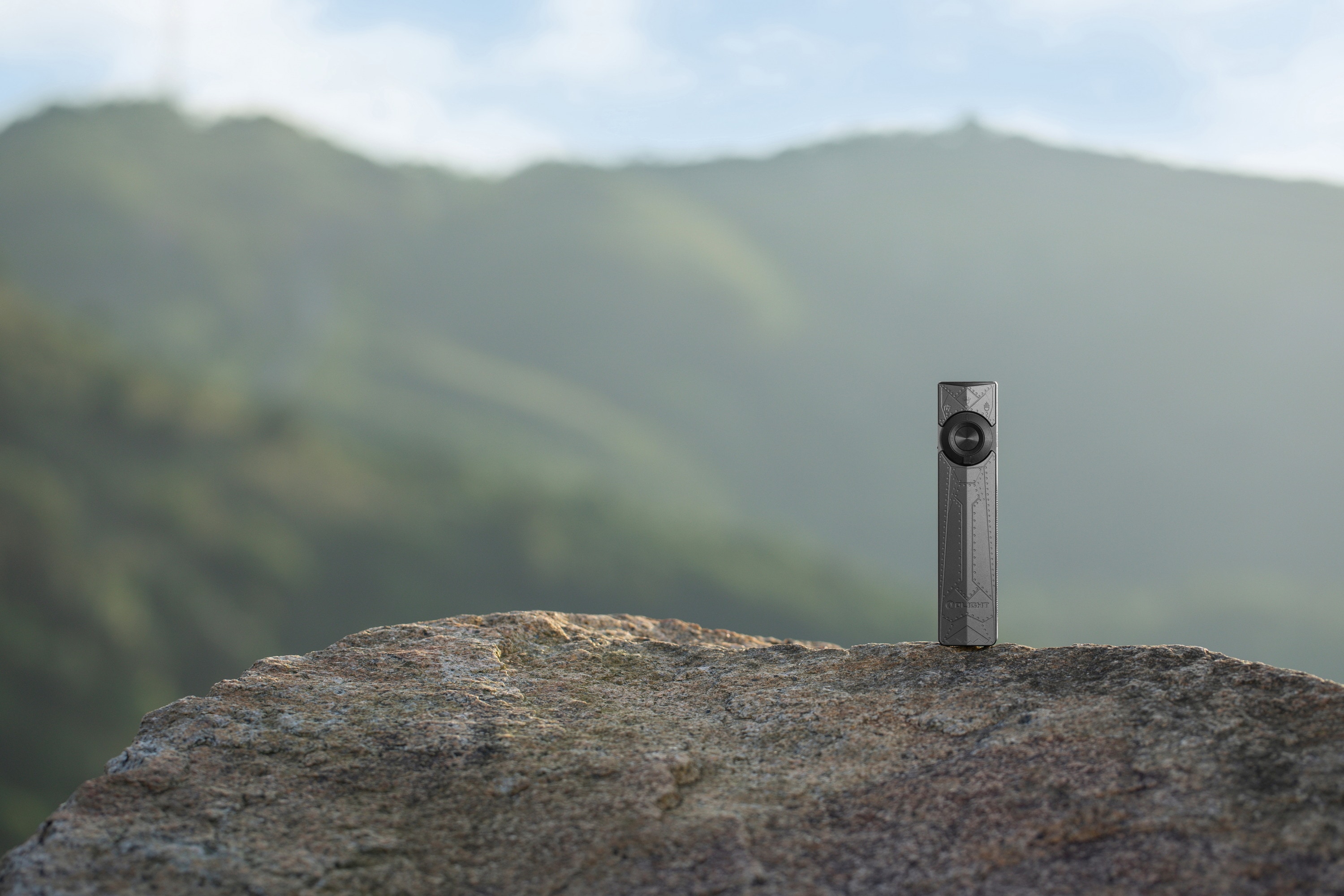 Olight ArkPro Class 1 Cool White zseblámpa Phantom Squadron - 1500 lumen