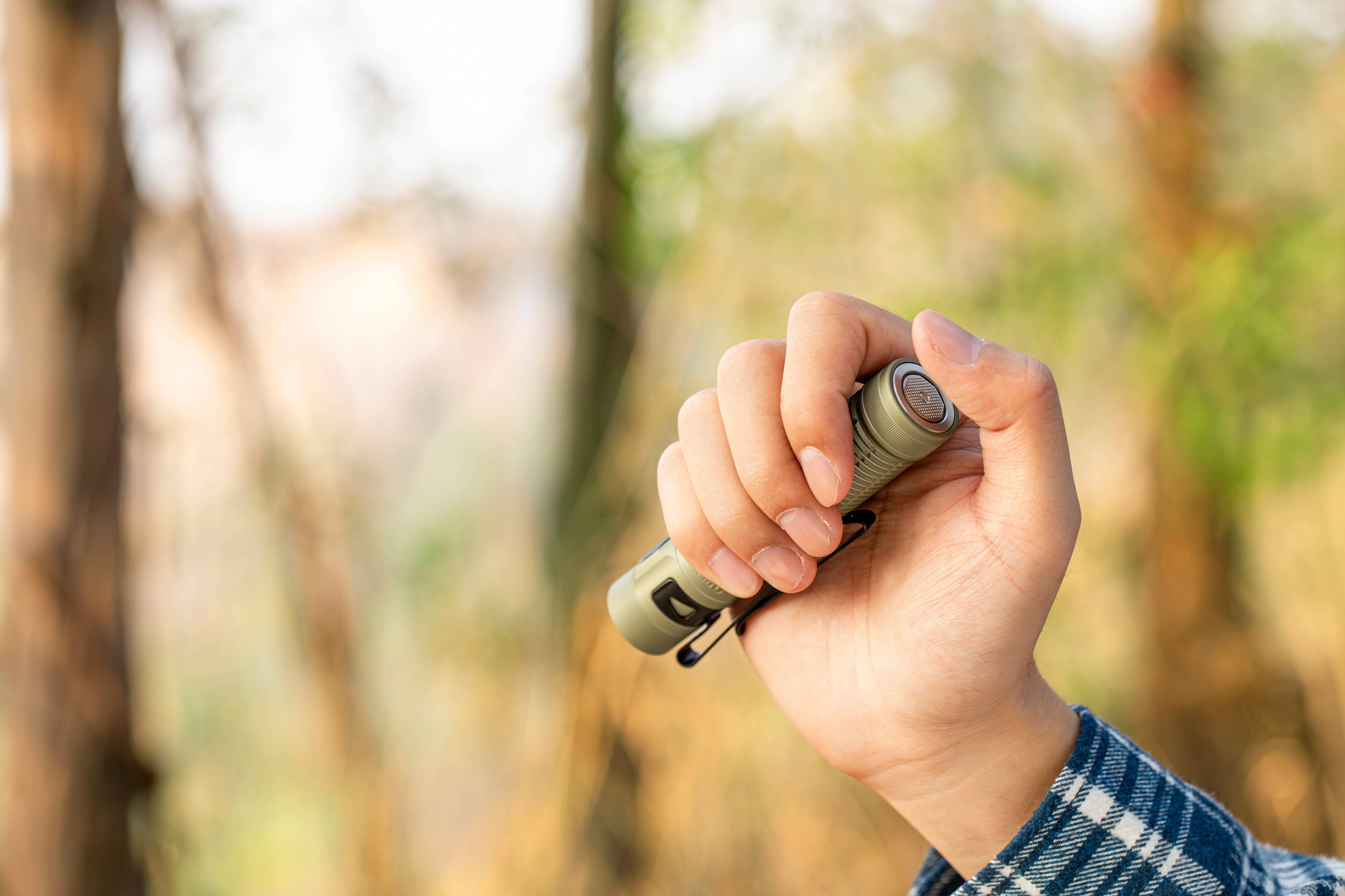 Olight Baton Ultra Olive Green zseblámpa - 1800 lumenów