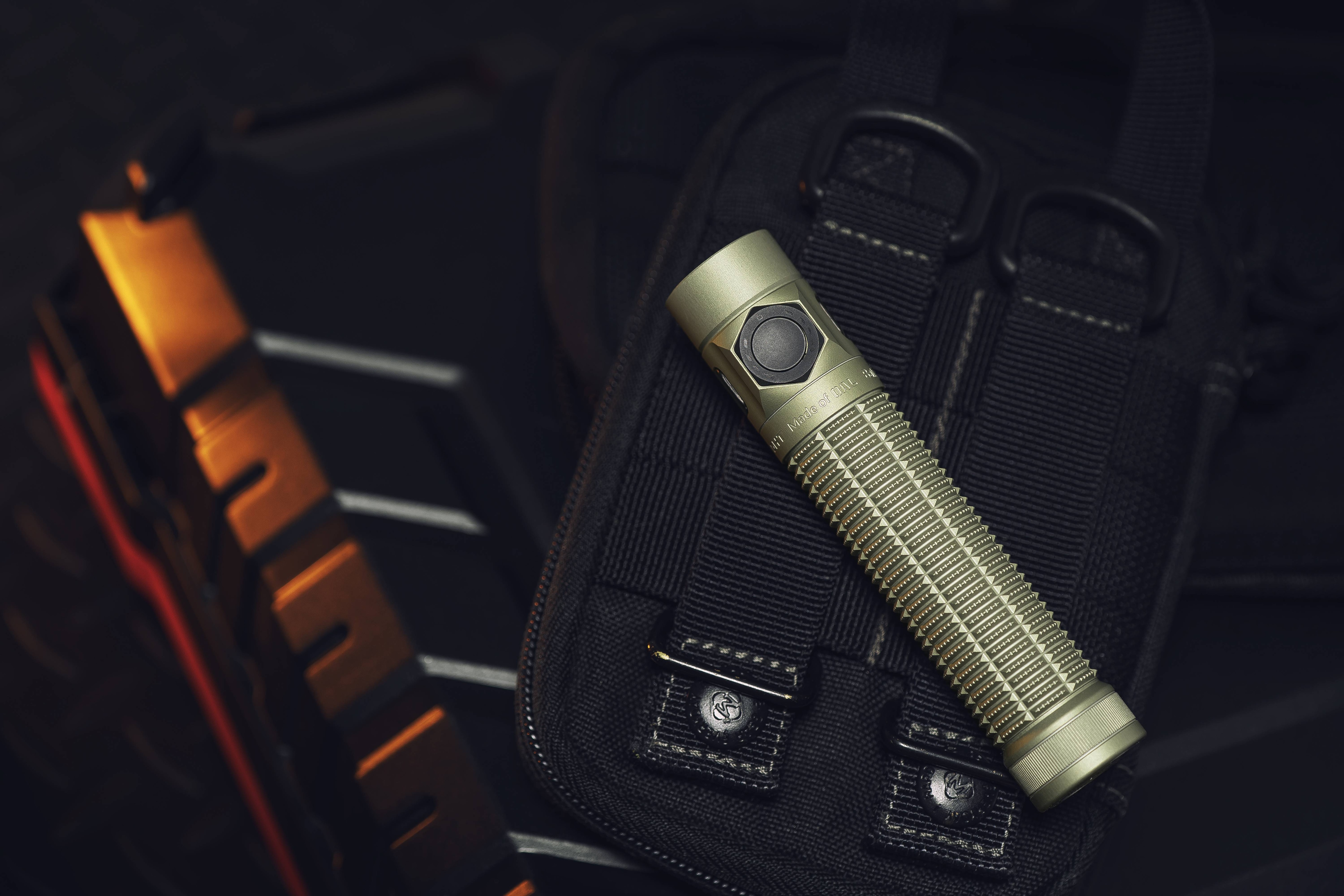 Olight Baton Ultra Olive Green zseblámpa - 1800 lumenów