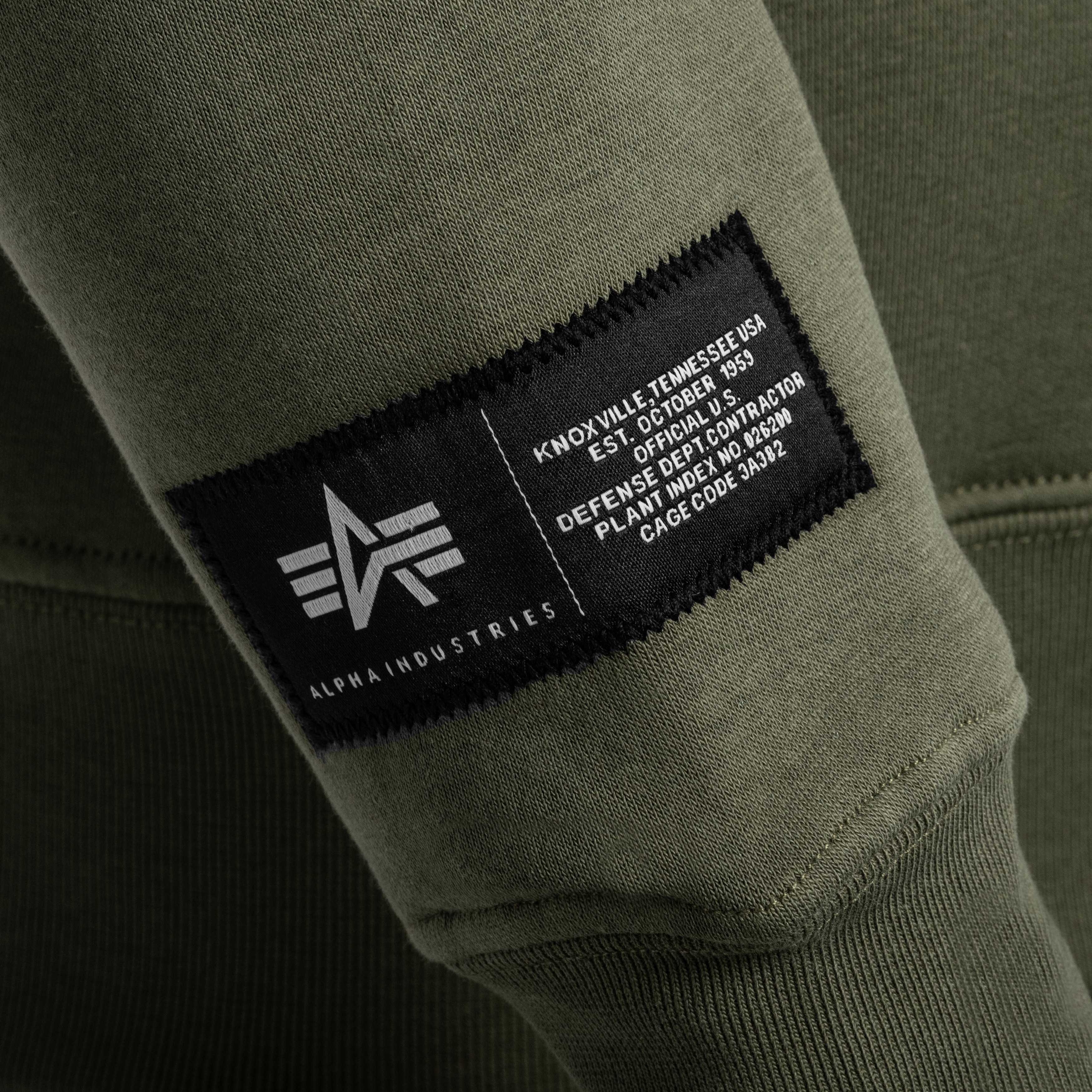 Alpha Industries Label Backprint Hoodie pulóver - Dark Olive