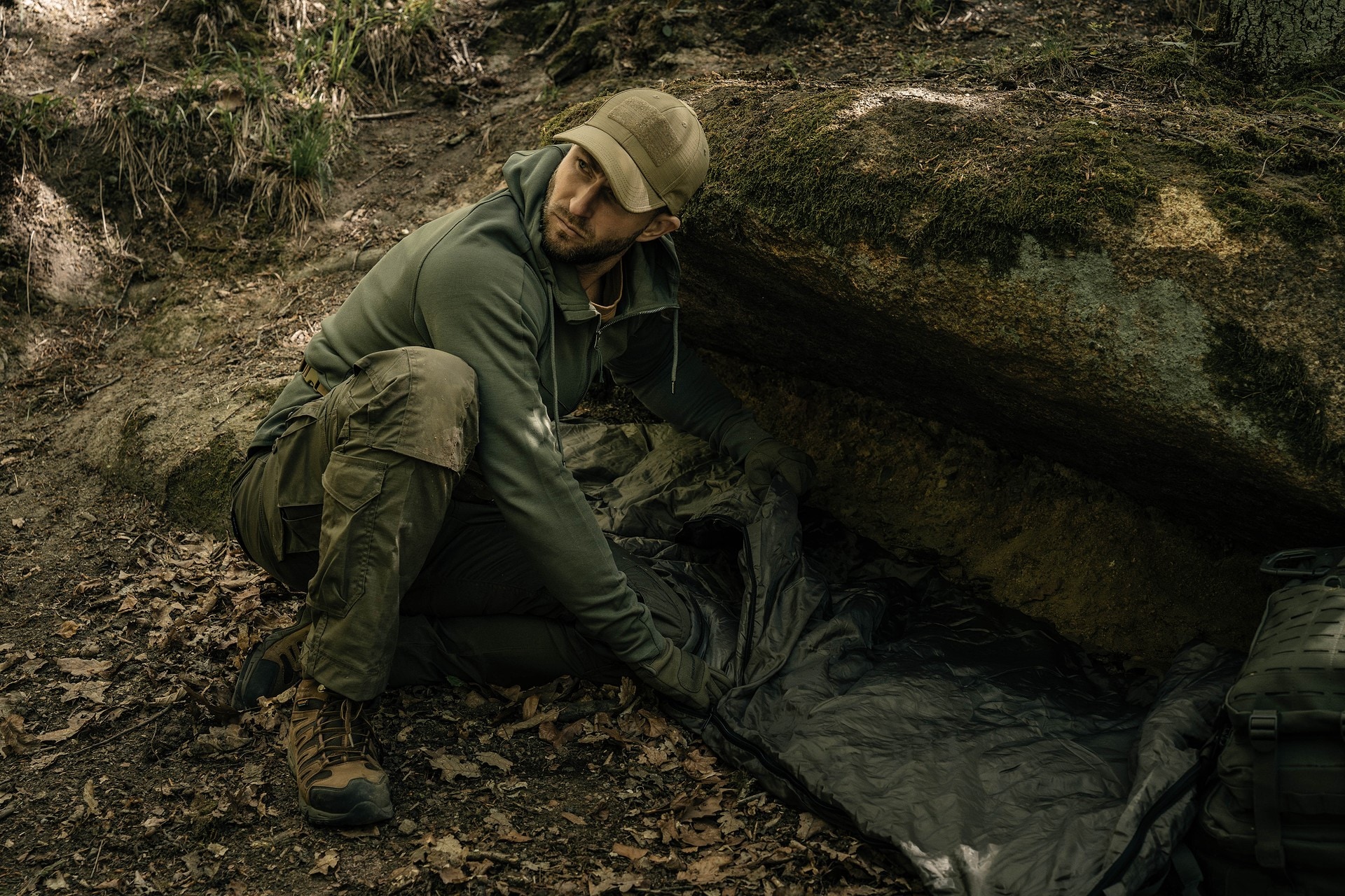 Badger Outdoor TacPak 10T hálózsák Olive - bal