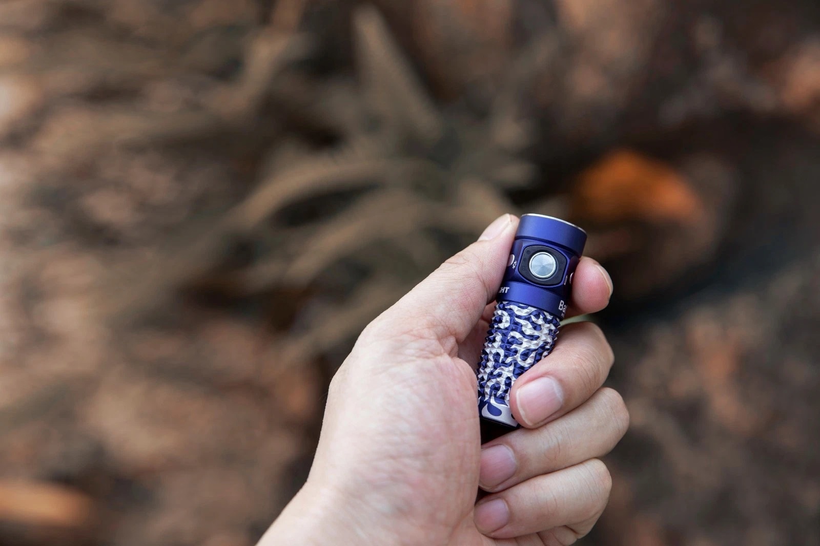 Olight Baton 4 újratölthető zseblámpa Blue Phantom - 1300 lumen