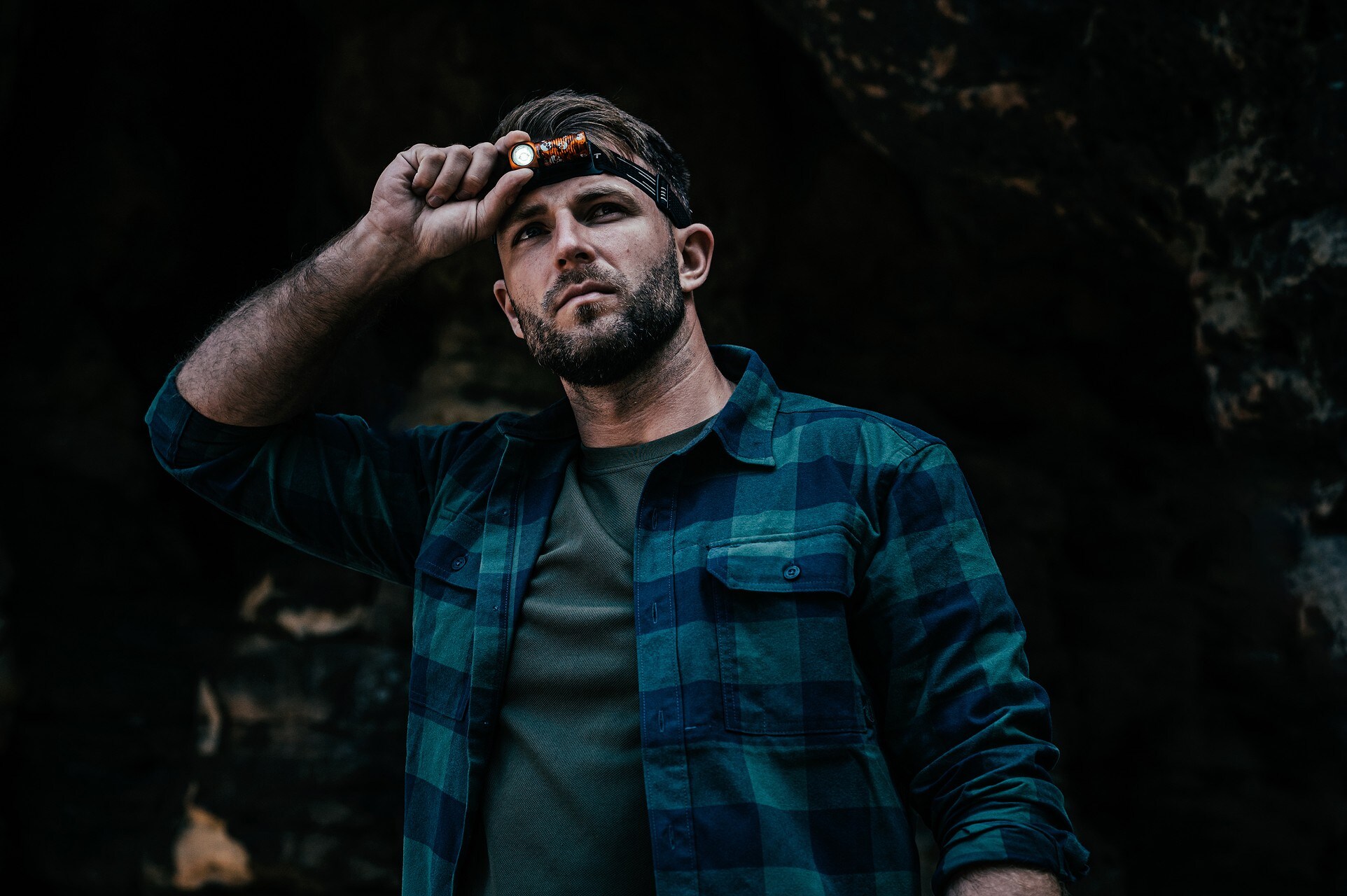 Olight Perun 3 Mini Cool White Ghost Blaze pántos fej- és derékszögű lámpa - 1250 lumen