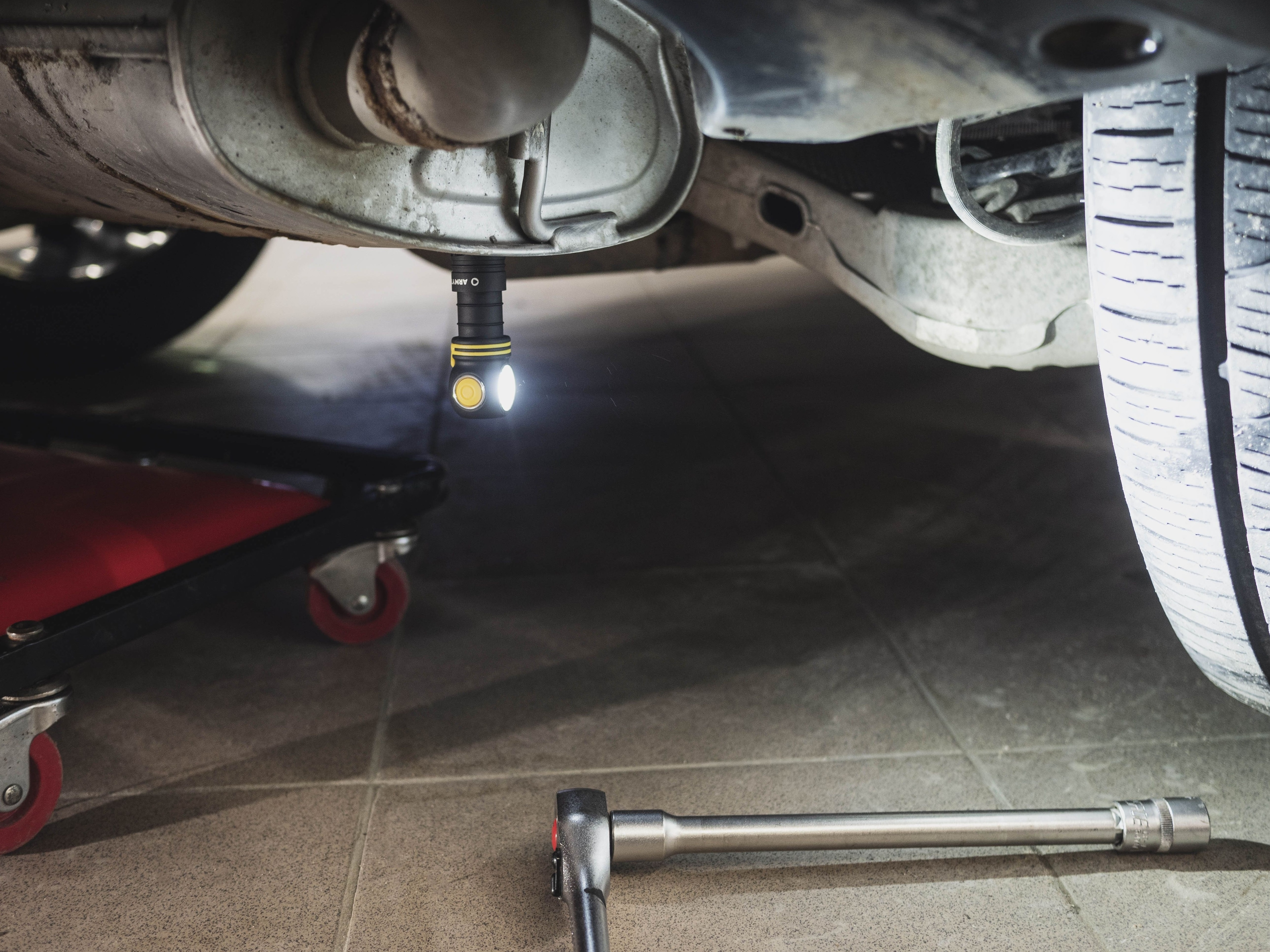 Armytek Elf C1 USB-C White PCB fej- és derékszögű lámpa - 1000 lumen