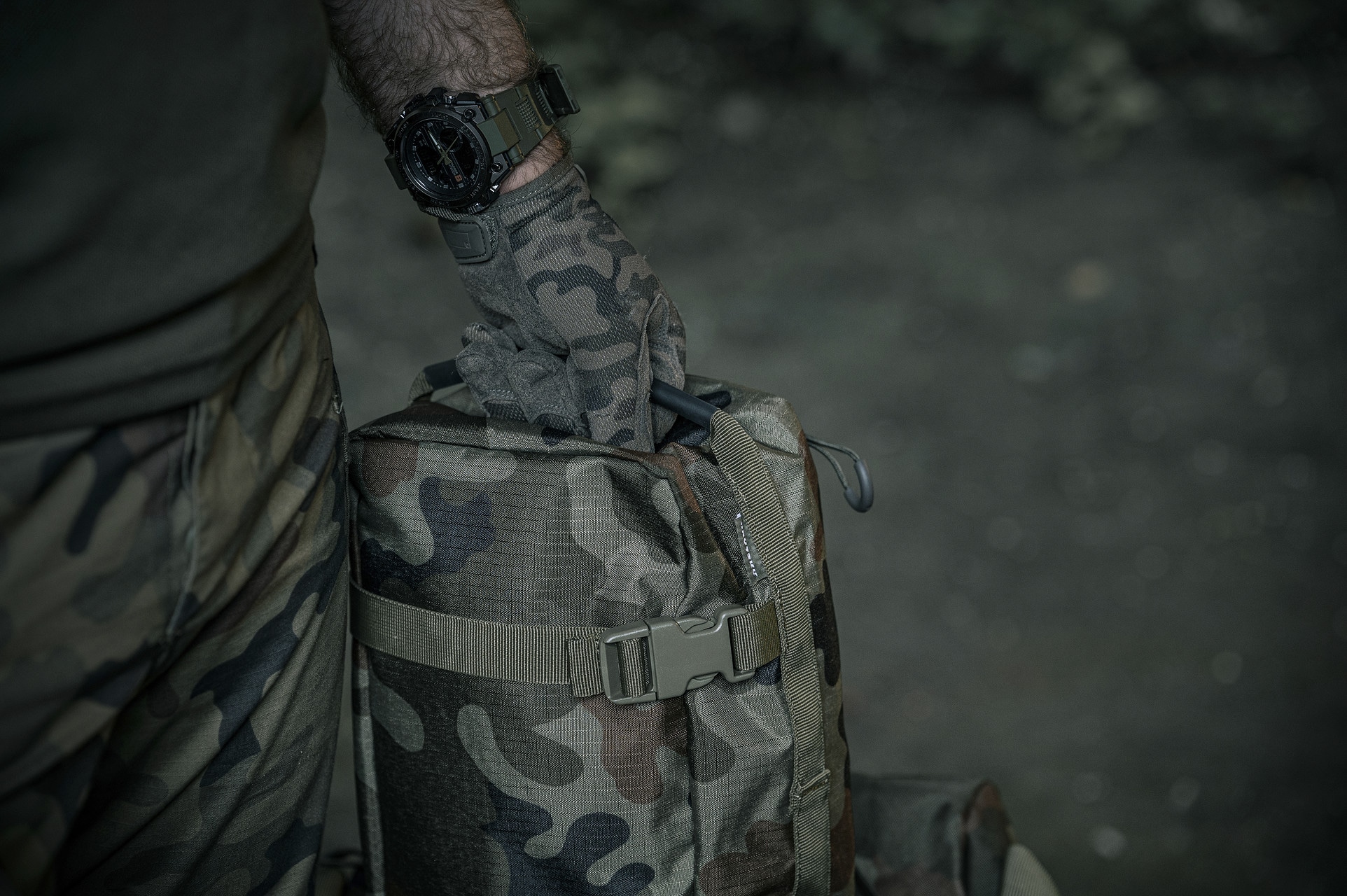 Badger Outdoor Grid karóra - Army Green/Black