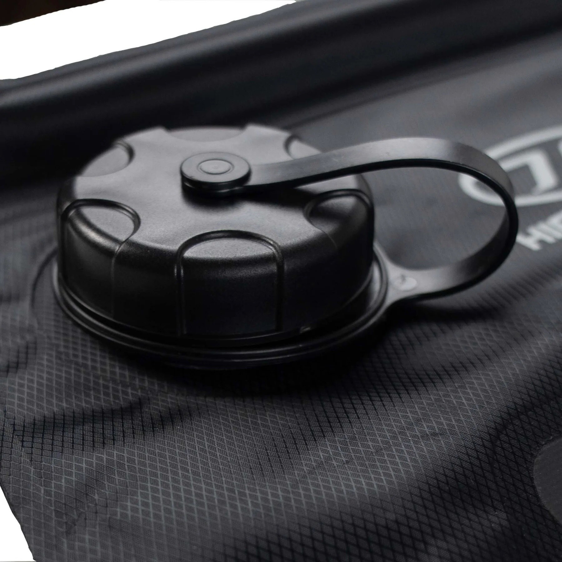 Highlander Outdoor Wild Rinse Camping Solar túrazuhany 15 l - Black