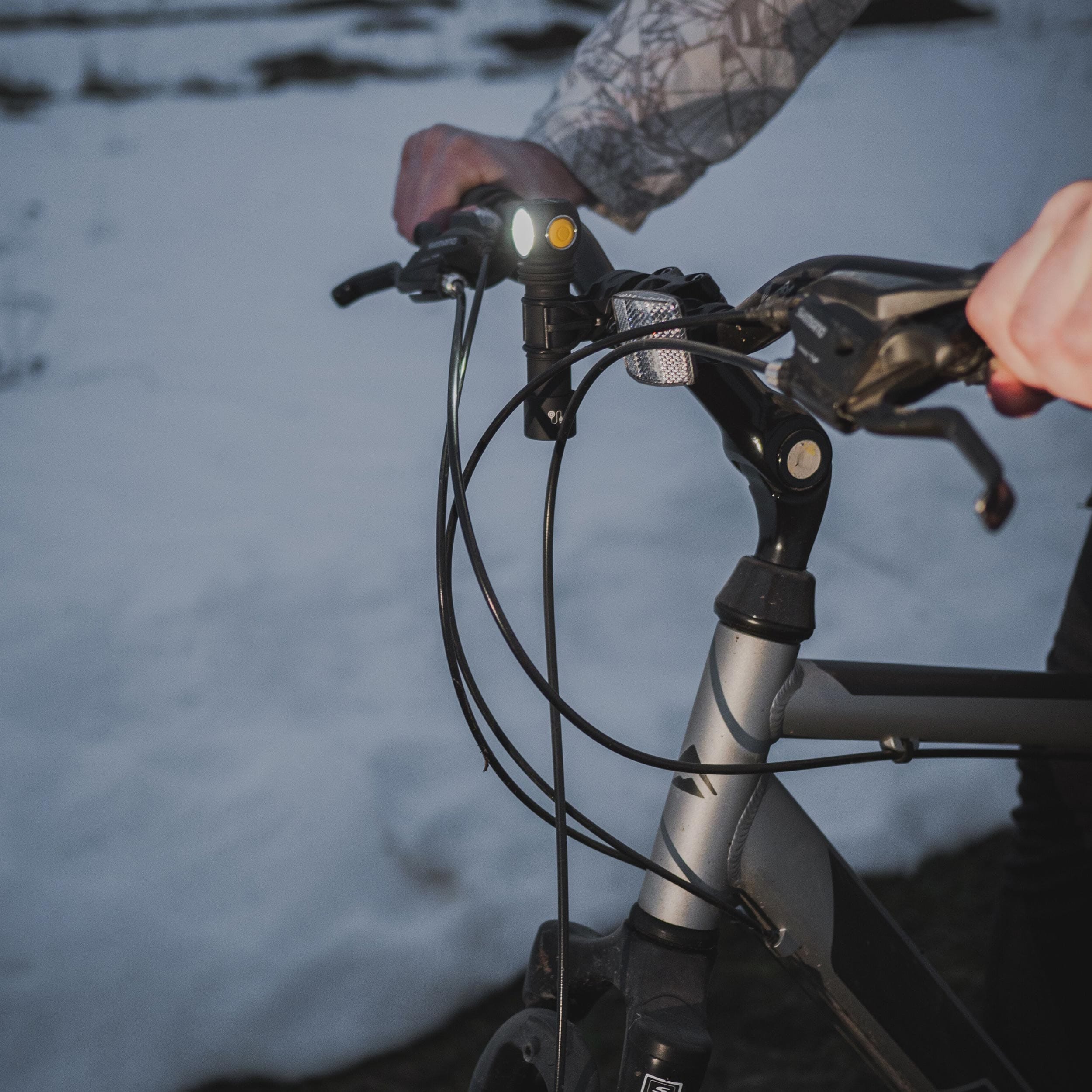 Armytek Wizard C2 Magnet USB White PCB fej- és derékszögű lámpa - 1200 lumen