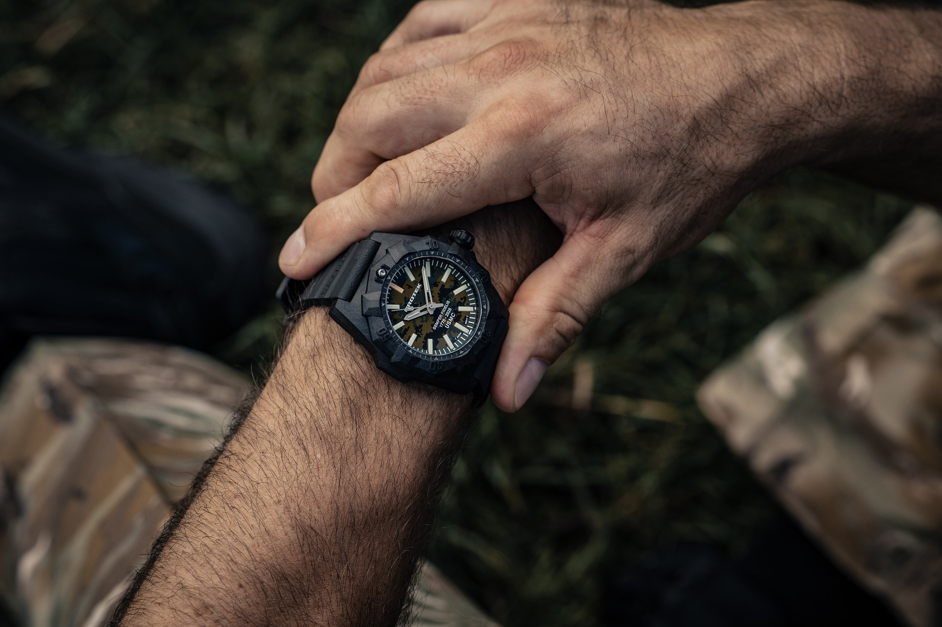 ProTek PT4105SFC USMC karóra - Carbon Dive