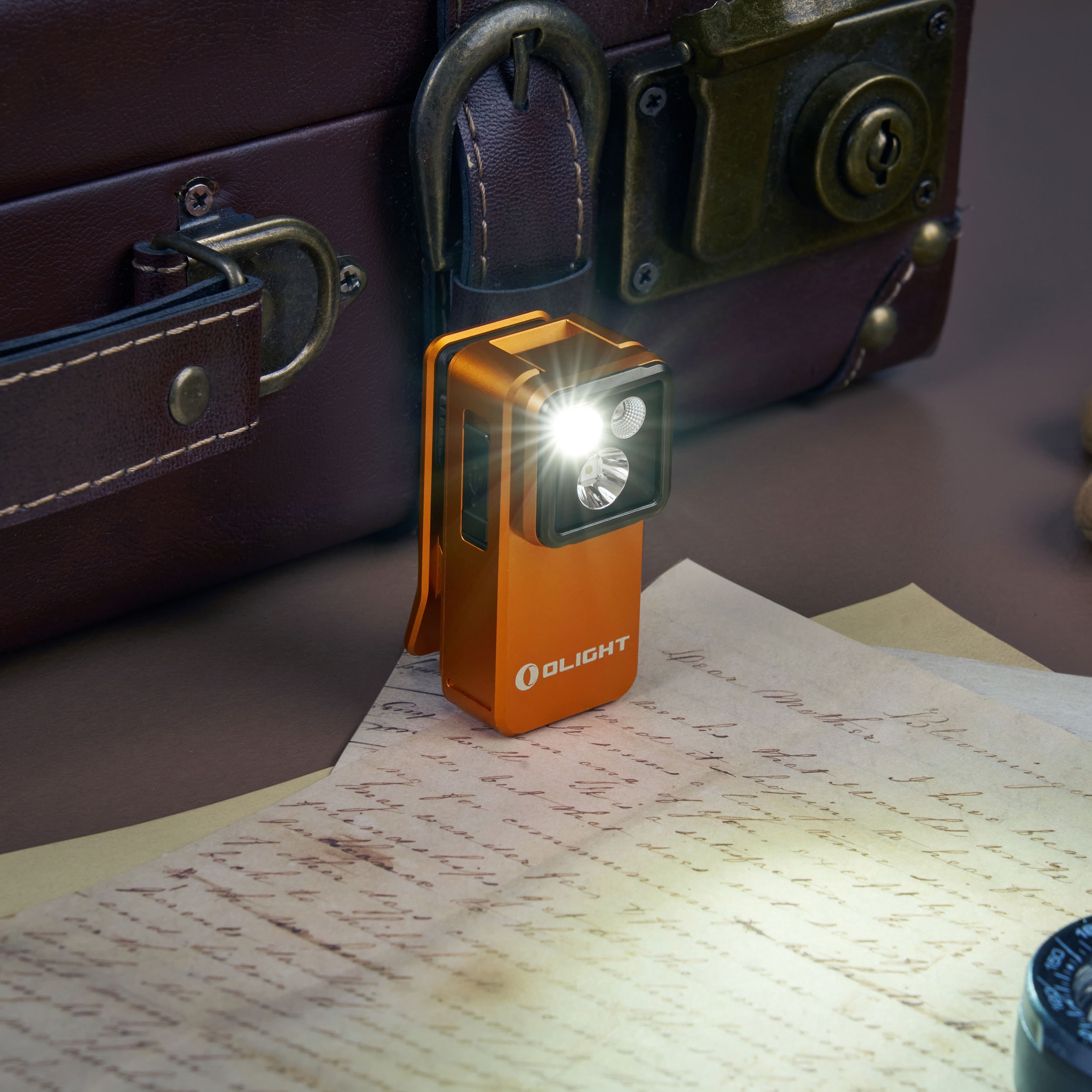 Olight Oclip 2 Pro Premium akkumulátoros zseblámpa 530 lumen - Orange