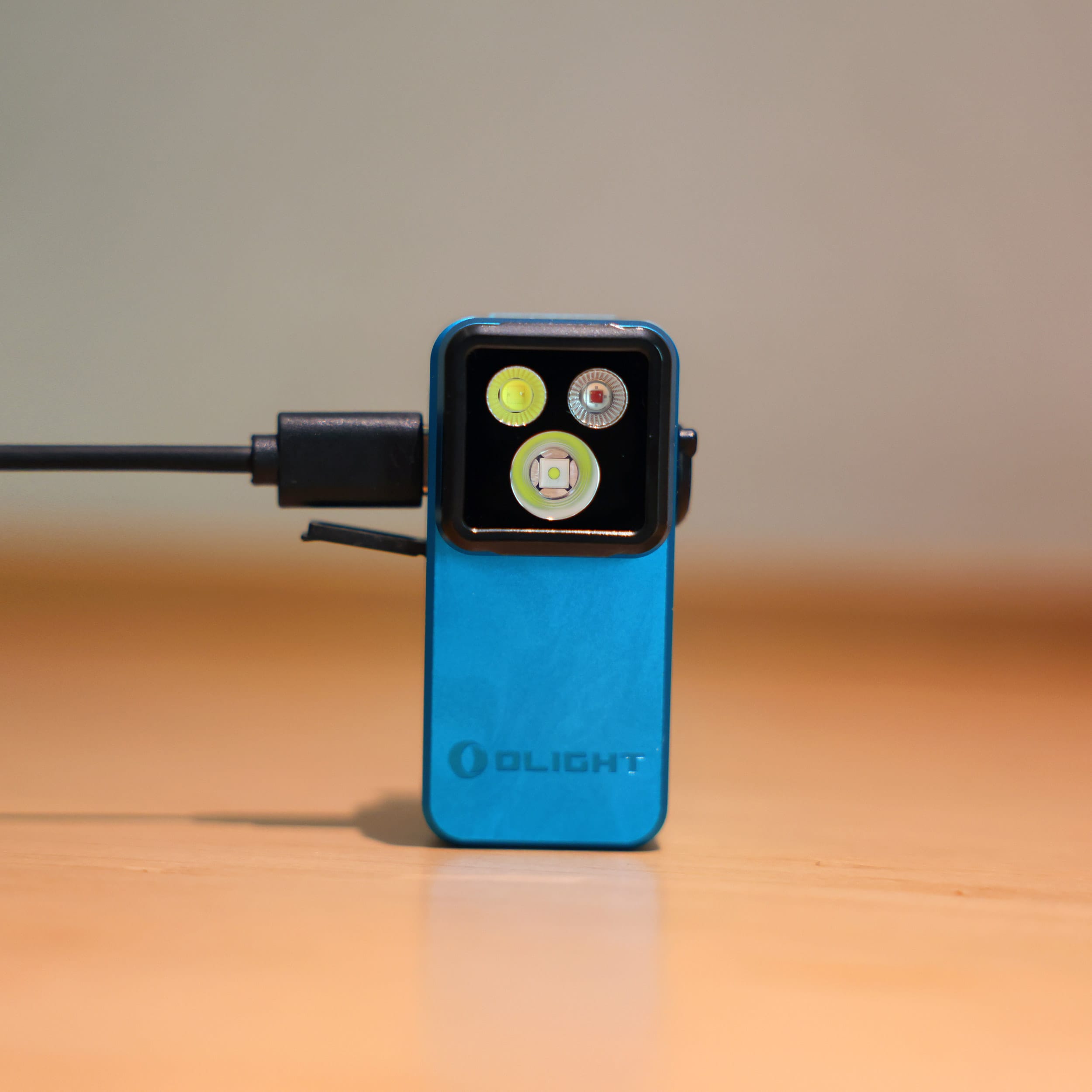 Olight Oclip 2 Pro Premium akkumulátoros zseblámpa 530 lumen - Tidal Blue