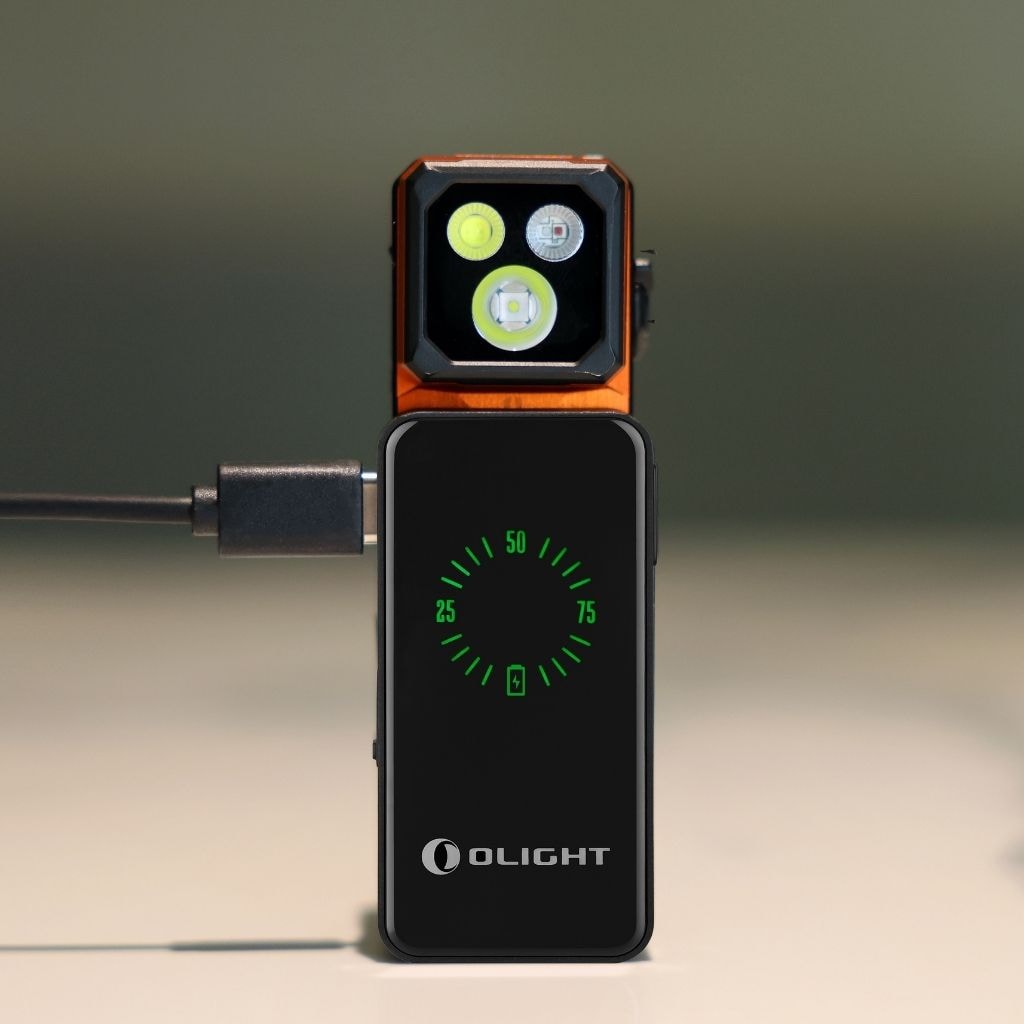 Olight Oclip 2 Ultra Premium Amber Orange akkumulátoros zseblámpa 580 lumen