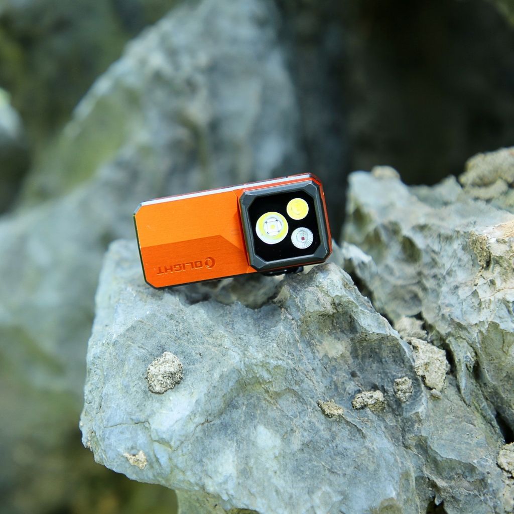 Olight Oclip 2 Ultra Premium Amber Orange akkumulátoros zseblámpa 580 lumen