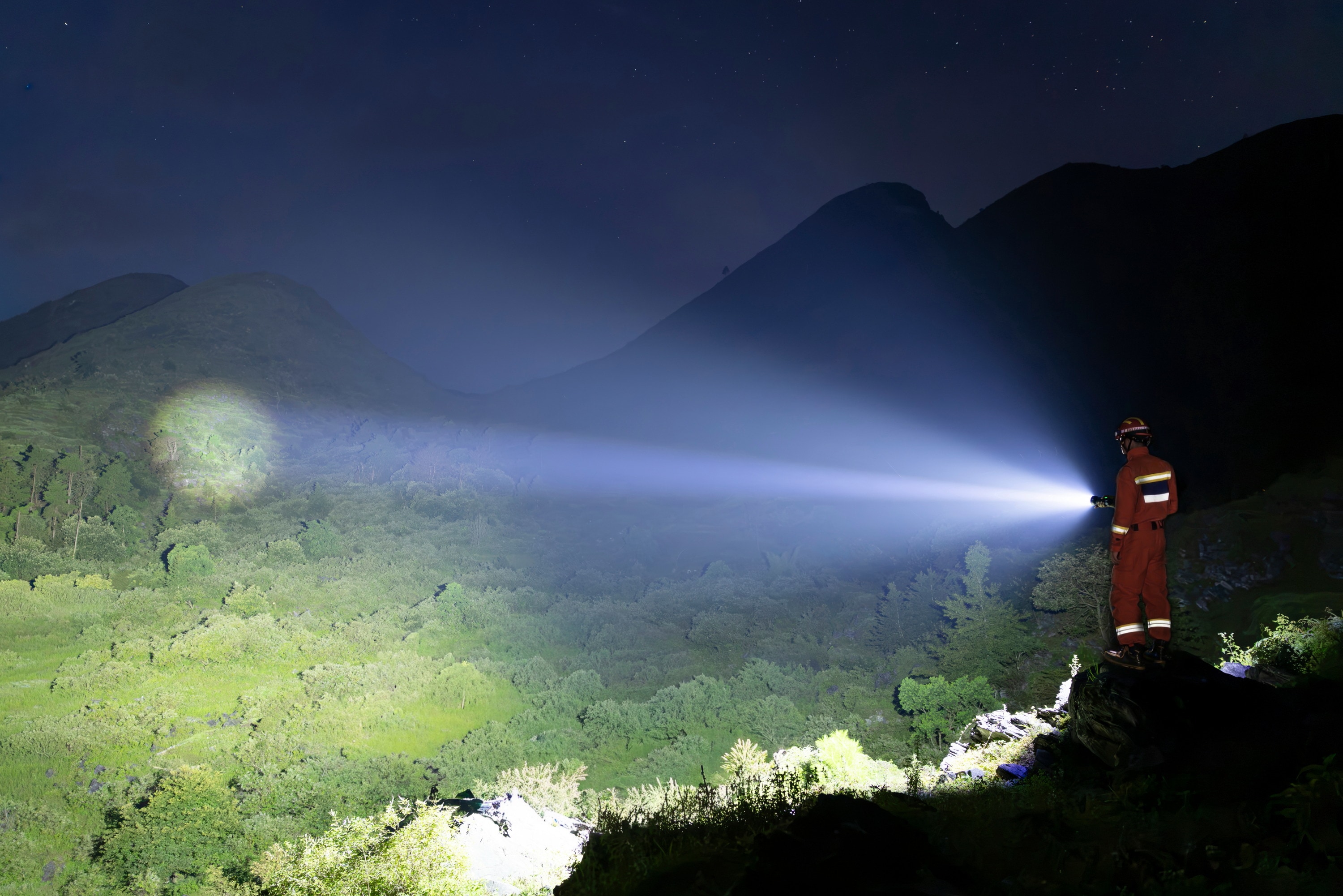 Olight Marauder 3 újratölthető zseblámpa Cool White powerbank funkcióval 25000 lumen, hatótáv 1050 m - Orange