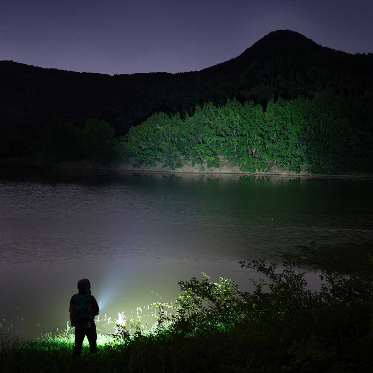 Olight Baton 3 Pro Cool White Desert Tan újratölthető zseblámpa - 1500 lumen