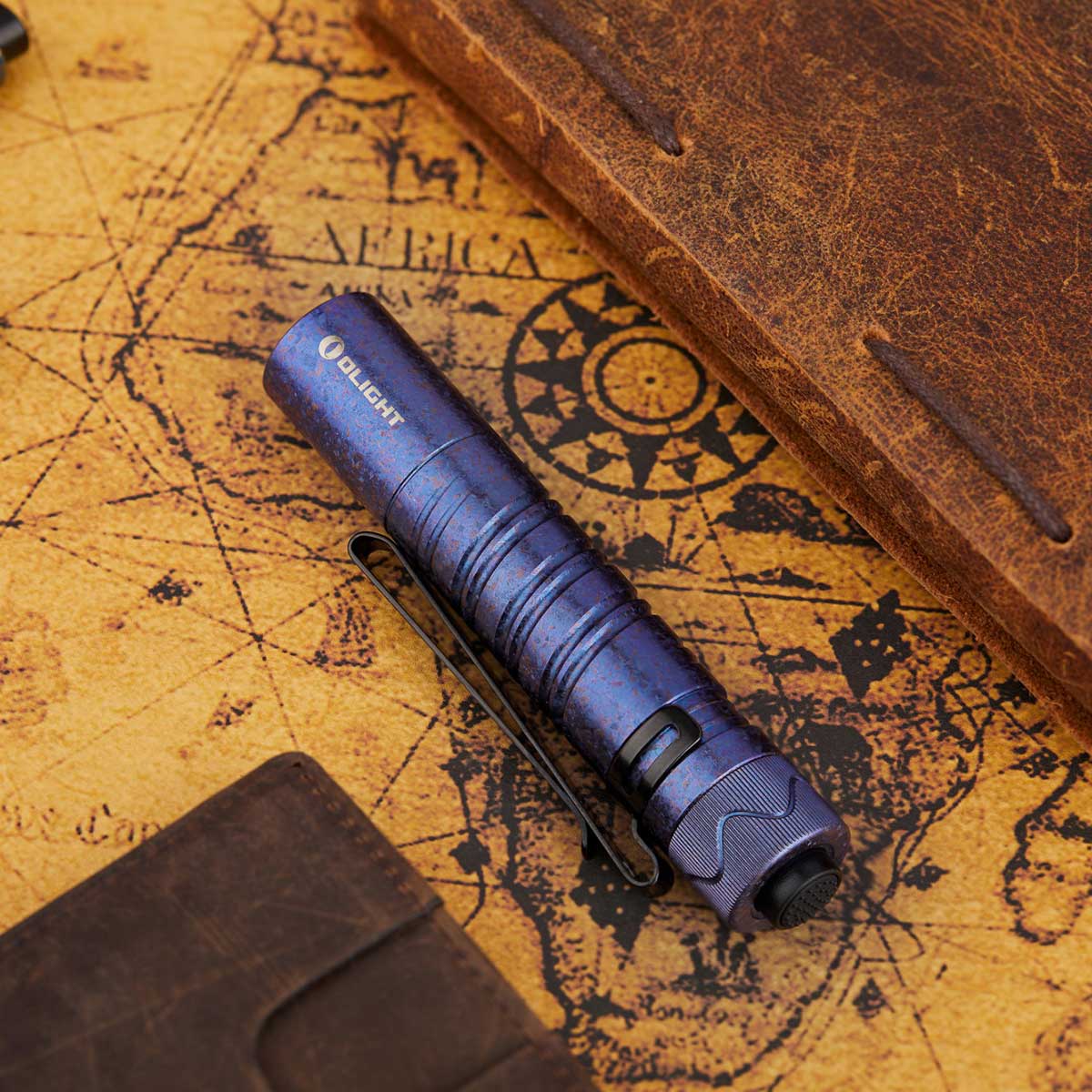 Olight I5R EOS Limited Edition zseblámpa Ice Flower Periwinkle Blue - 350 lumen