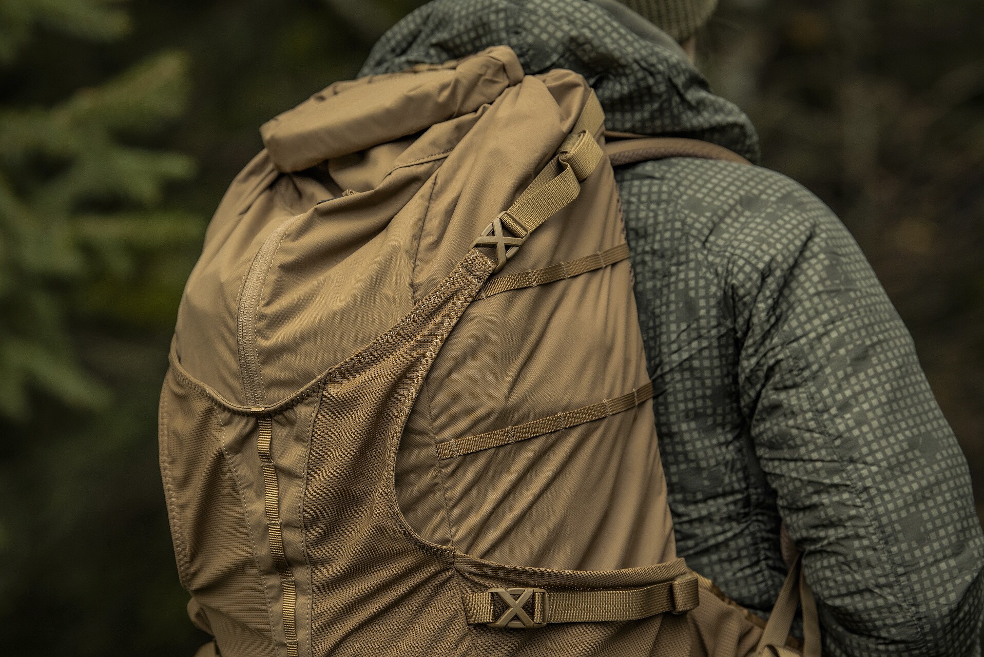 Helikon Summit hátizsák 40 l - Coyote