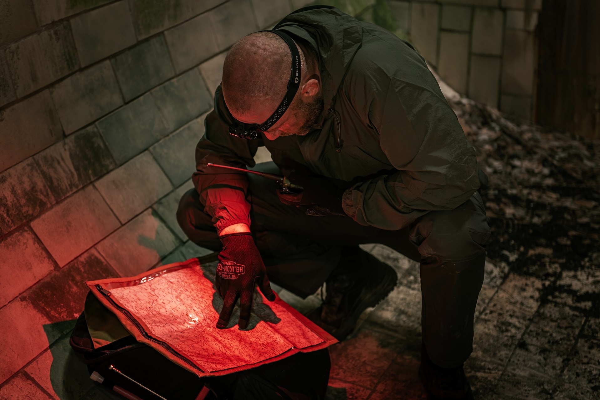 Olight Perun 2 Mini Cool White Black pántos fej- és derékszögű lámpa - 1100 lumen