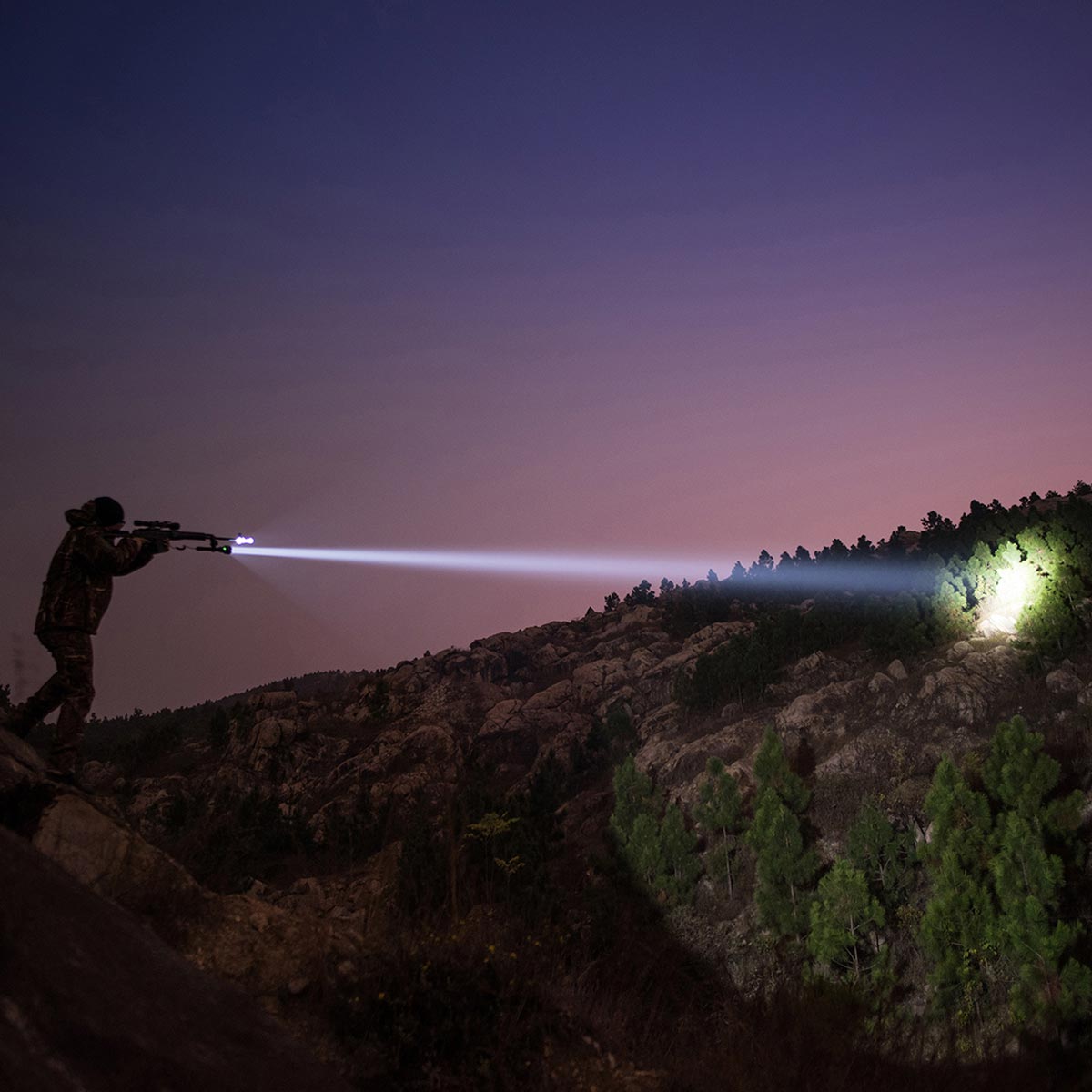 Olight Javelot Turbo taktikai keresőlámpa - hatótávolság 1300 m