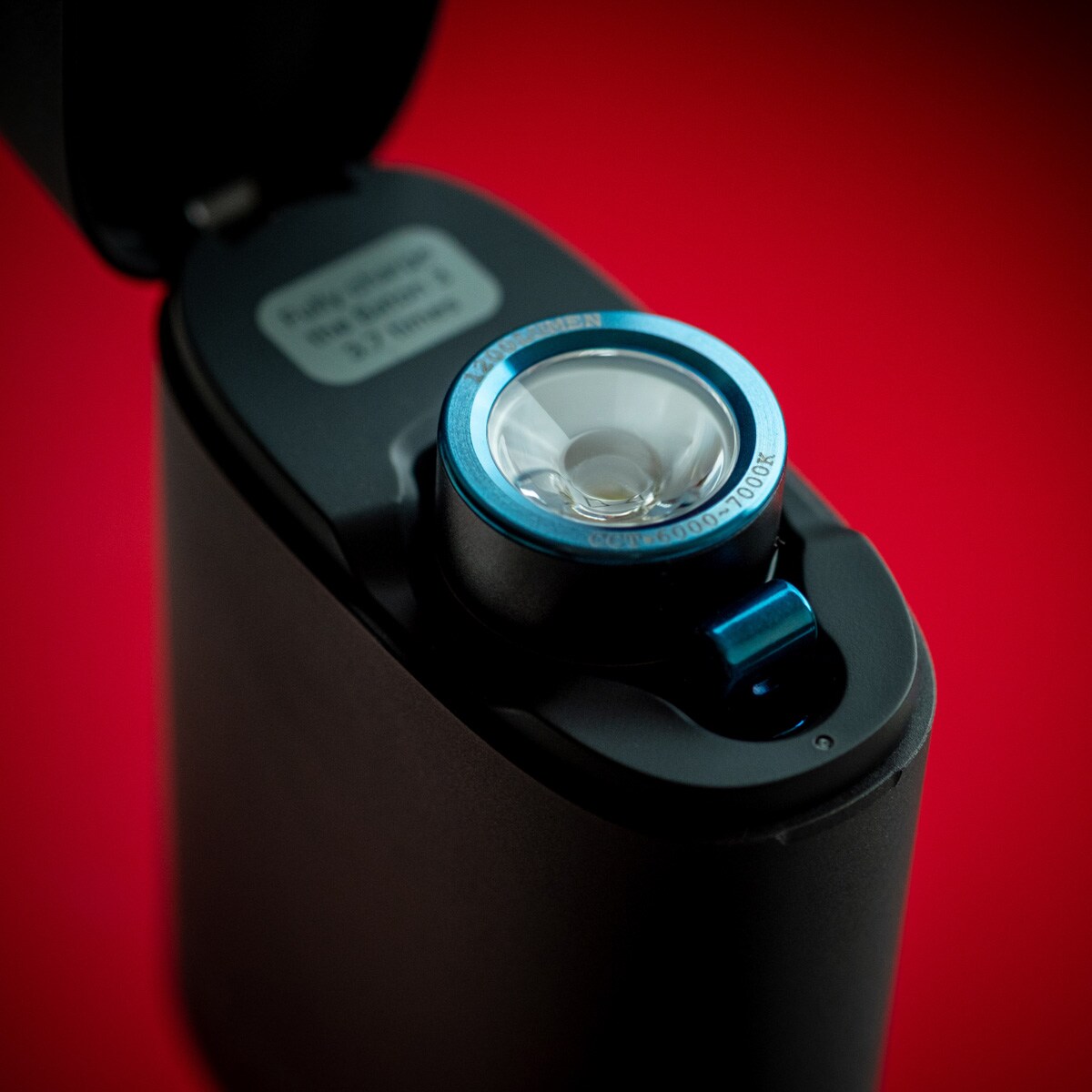Olight Baton 3 Premium Edition újratölthető zseblámpa vezeték nélküli töltőtokkal Black - 1200 lumen