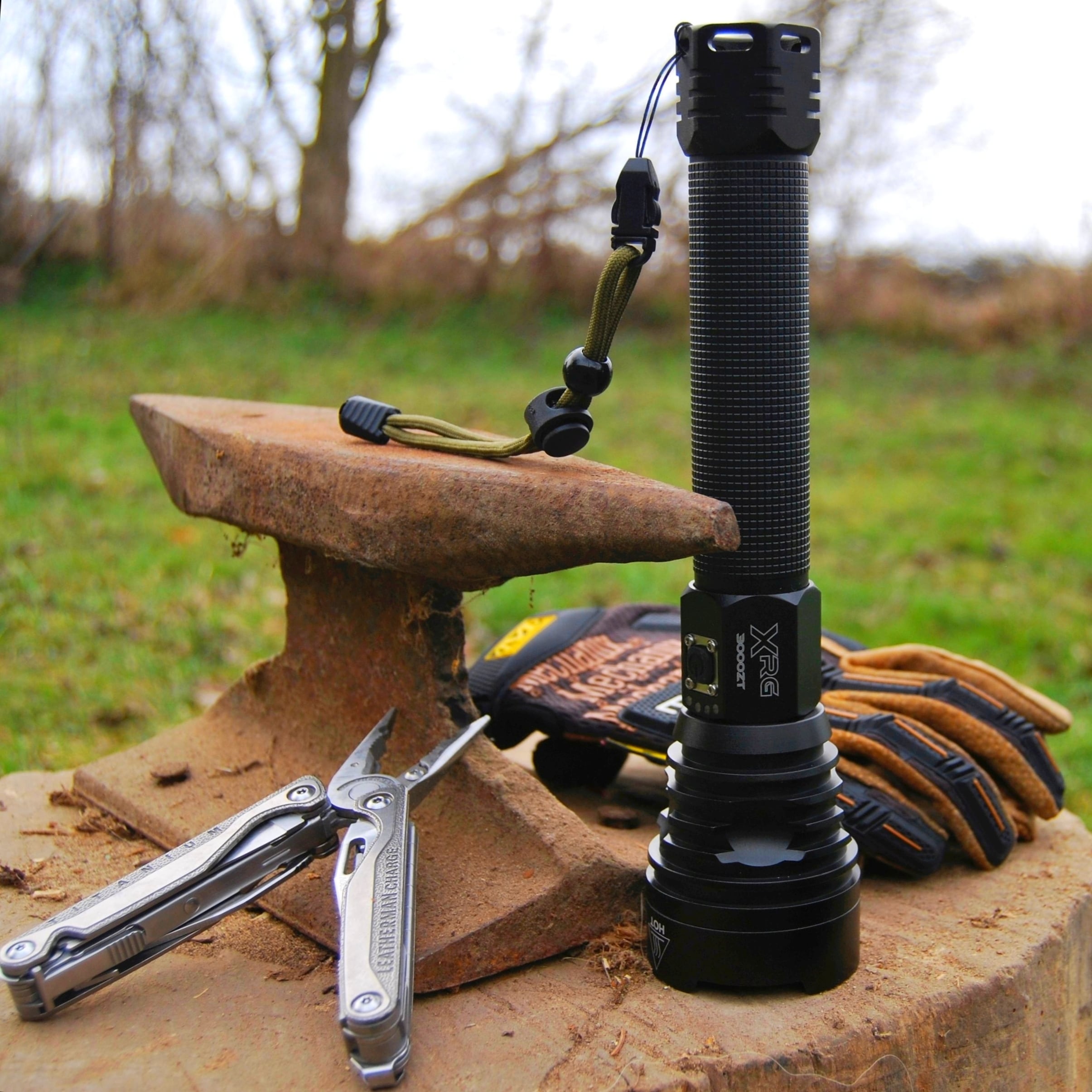 XRG 3000 Zoom Thrower újratölthető zseblámpa - 3000 lumen