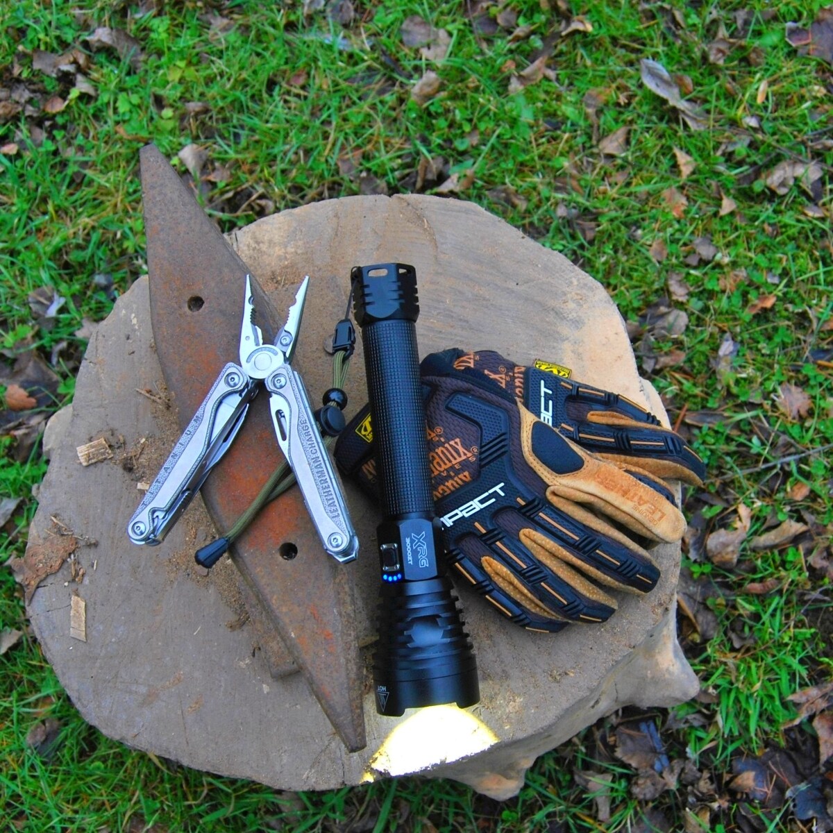 XRG 3000 Zoom Thrower újratölthető zseblámpa - 3000 lumen