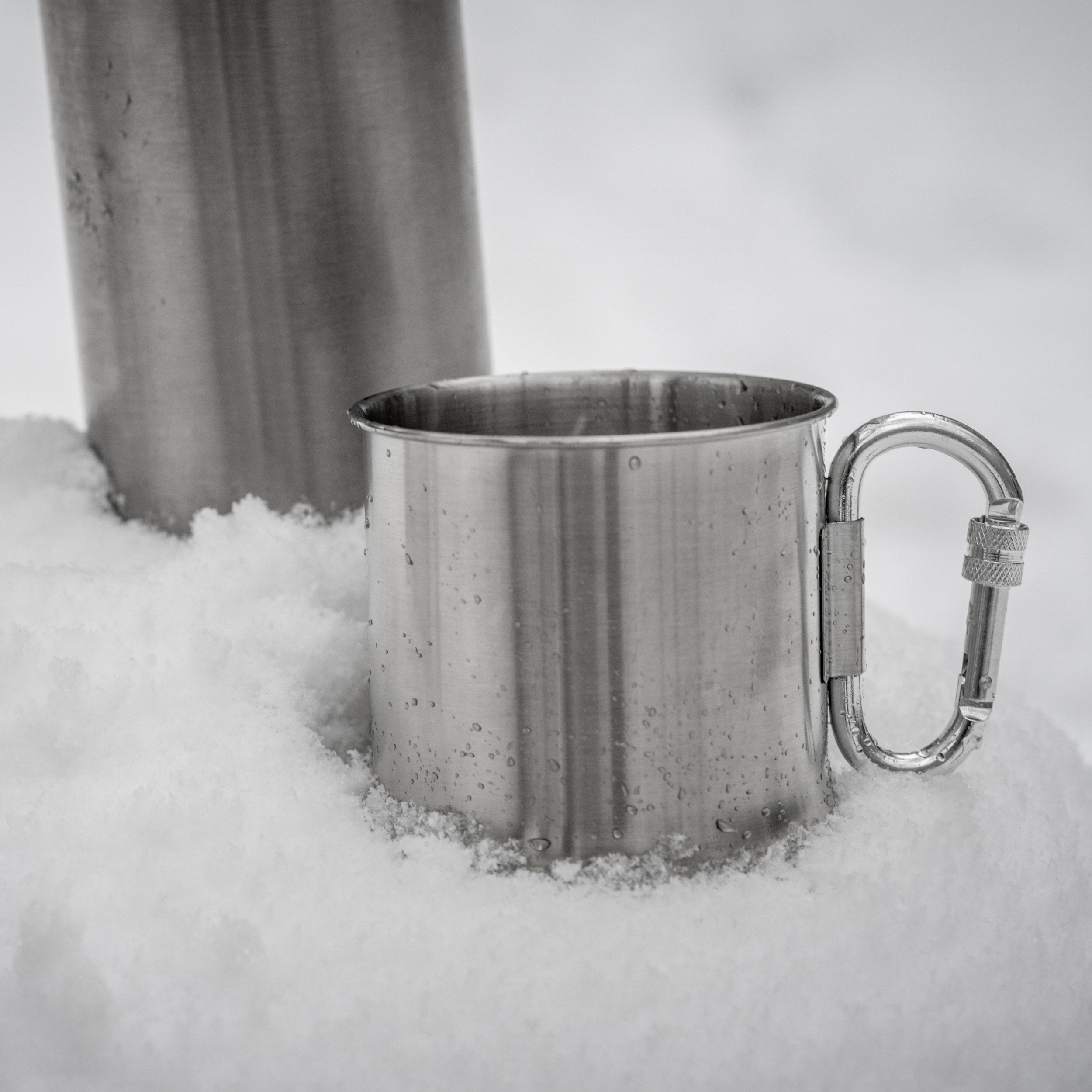 Mil-Tec acél bögre karabinerrel 500 ml