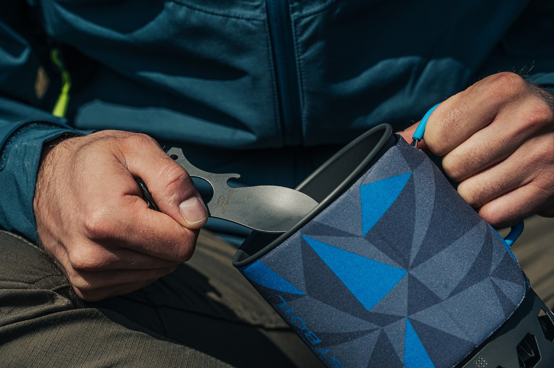 Highlander Outdoor Foon 5 In 1 Tool kanál-villa karabinerrel