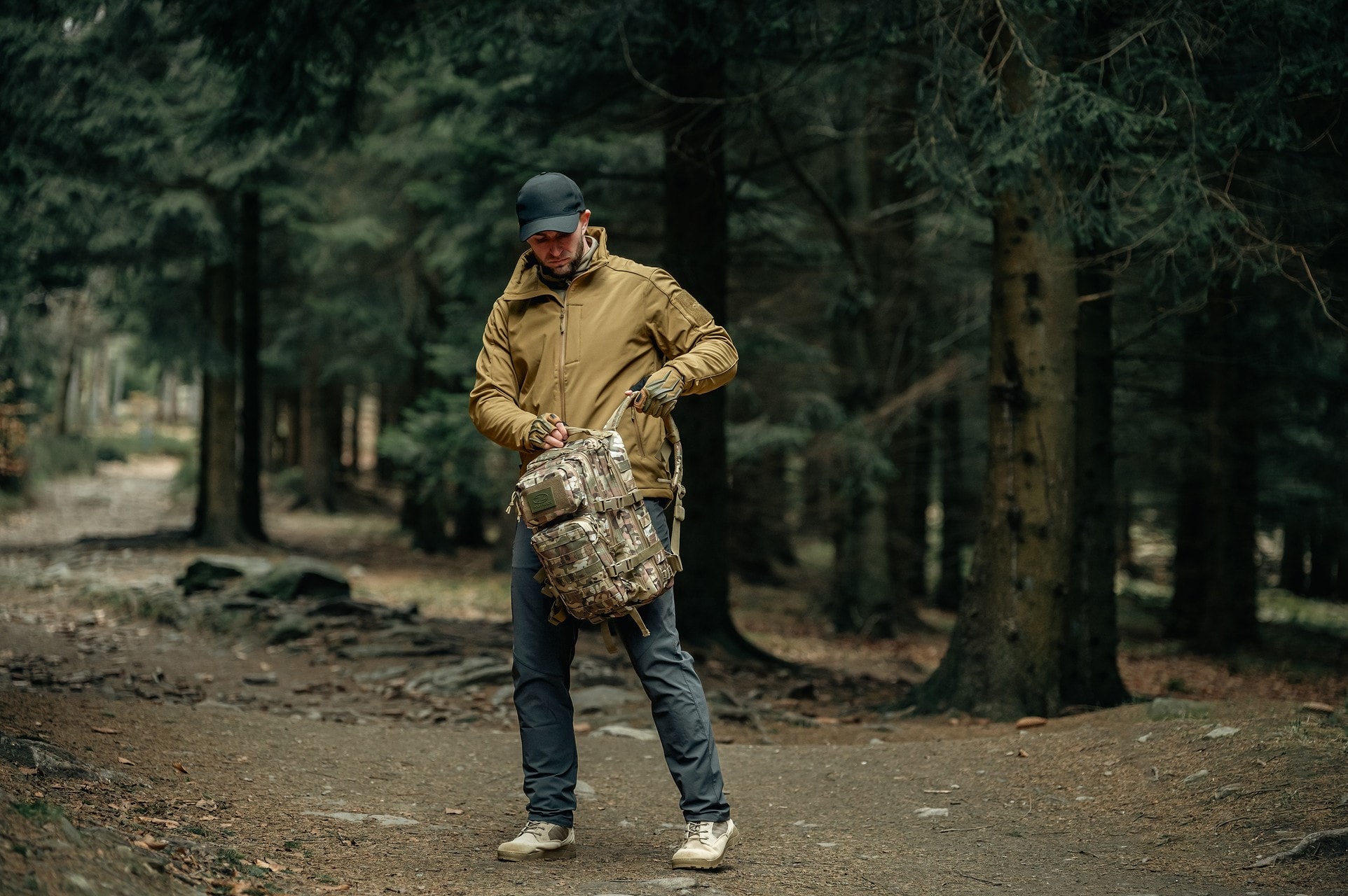 Highlander Forces Recon hátizsák 28 l - Arid MC Camo