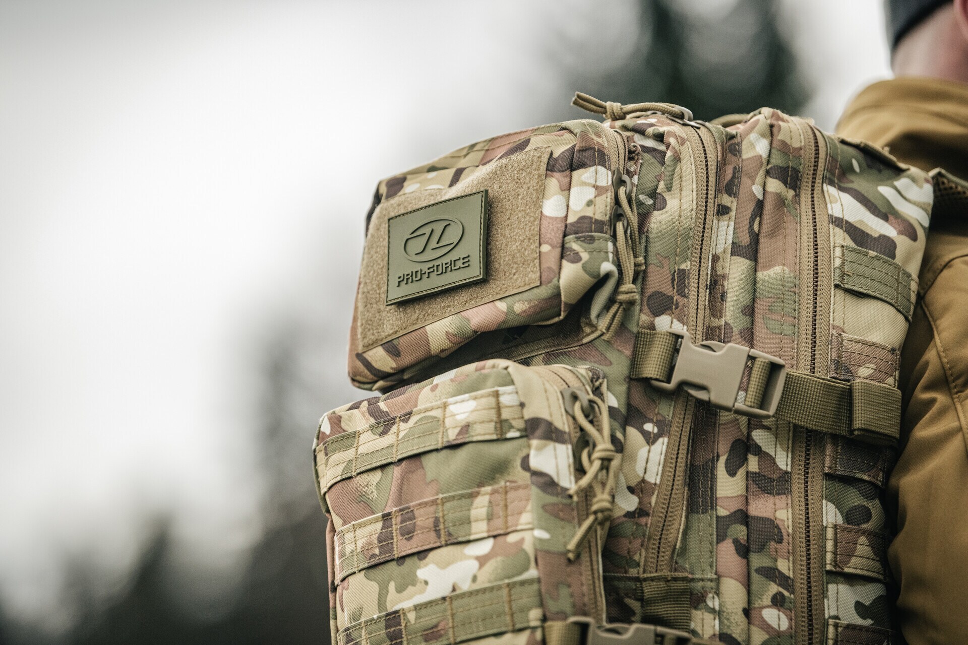 Highlander Forces Recon hátizsák 28 l - Arid MC Camo