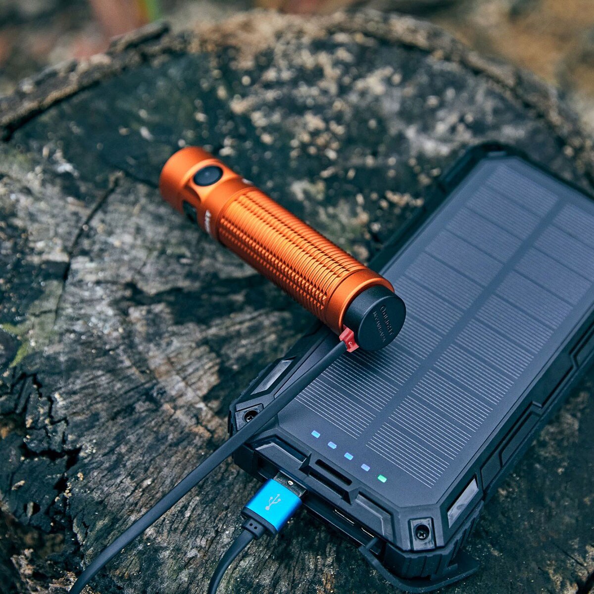 Olight Baton 3 Pro Max Cool White újratölthető zseblámpa Orange - 2500 lumen