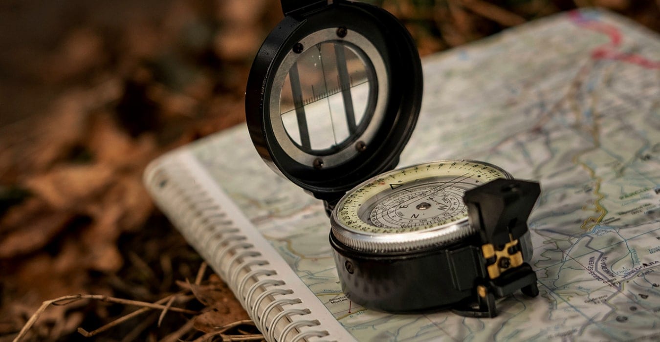Iránytű és tájoló – miben különbözik ez a két navigációs eszköz?