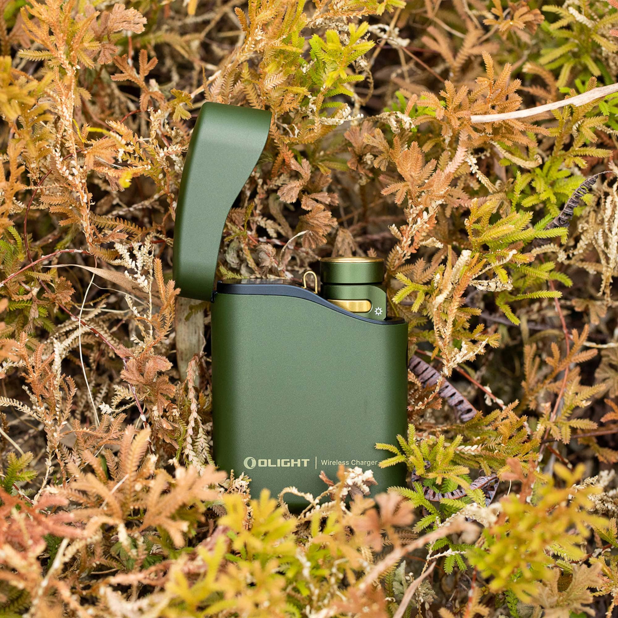 Olight Baton 4 Premium Edition OD Green Flashlight with wireless charging case - 1300 lumens