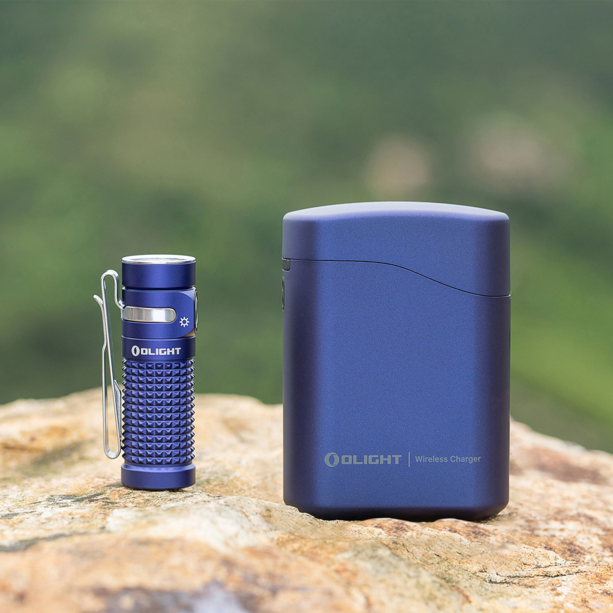 Olight Baton 4 Premium Edition Regal Blue Flashlight with wireless charging case - 1300 lumens